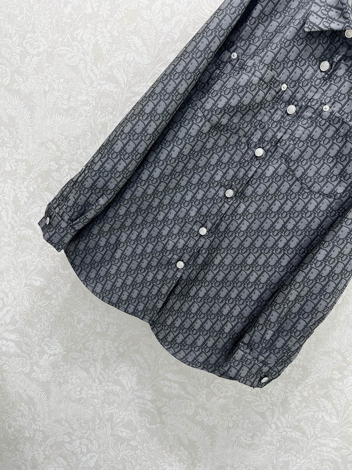 🔥🔥Dio*25新款D字母老花提花衬衣外套 翻领长袖 定制双g五金 不管是单穿还是内搭都是完全不压身高 