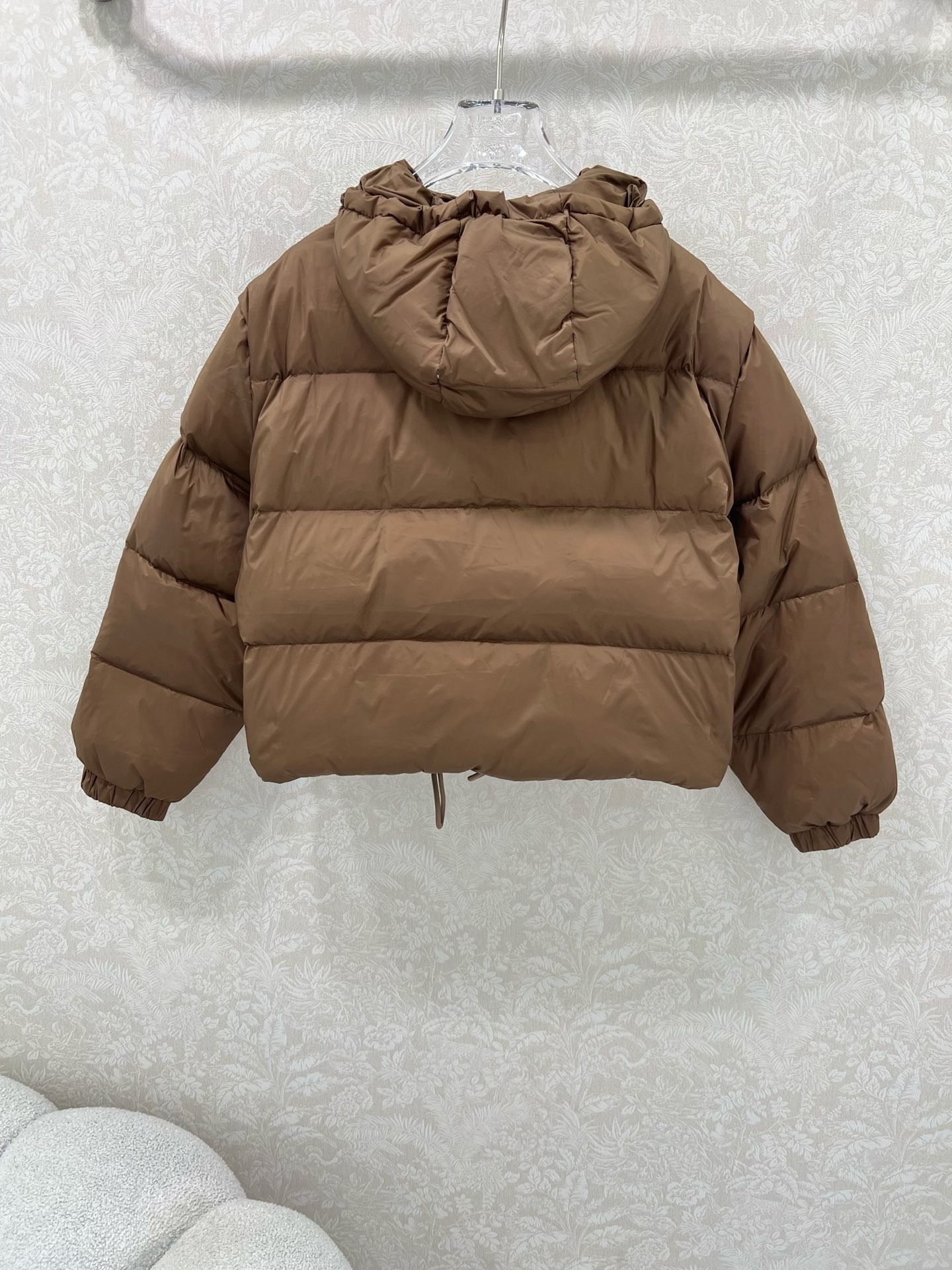 🔥🔥prad*25新款袖子可拆卸羽绒服 经典三角logo皮标牌装饰 连帽面包羽绒服外套 经典宽松廓形版型