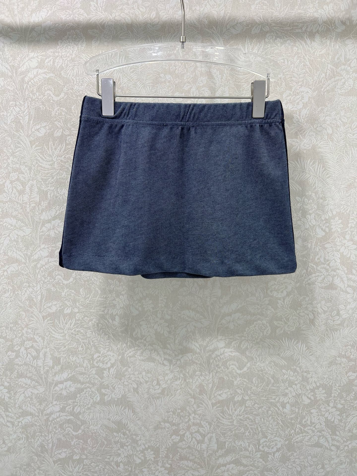 🔥🔥Miumi*撞色外套短裙套装 分开出售 定制YB斜纹全棉材质，质感细腻，垂顺舒适，立领夹克外套短裙套