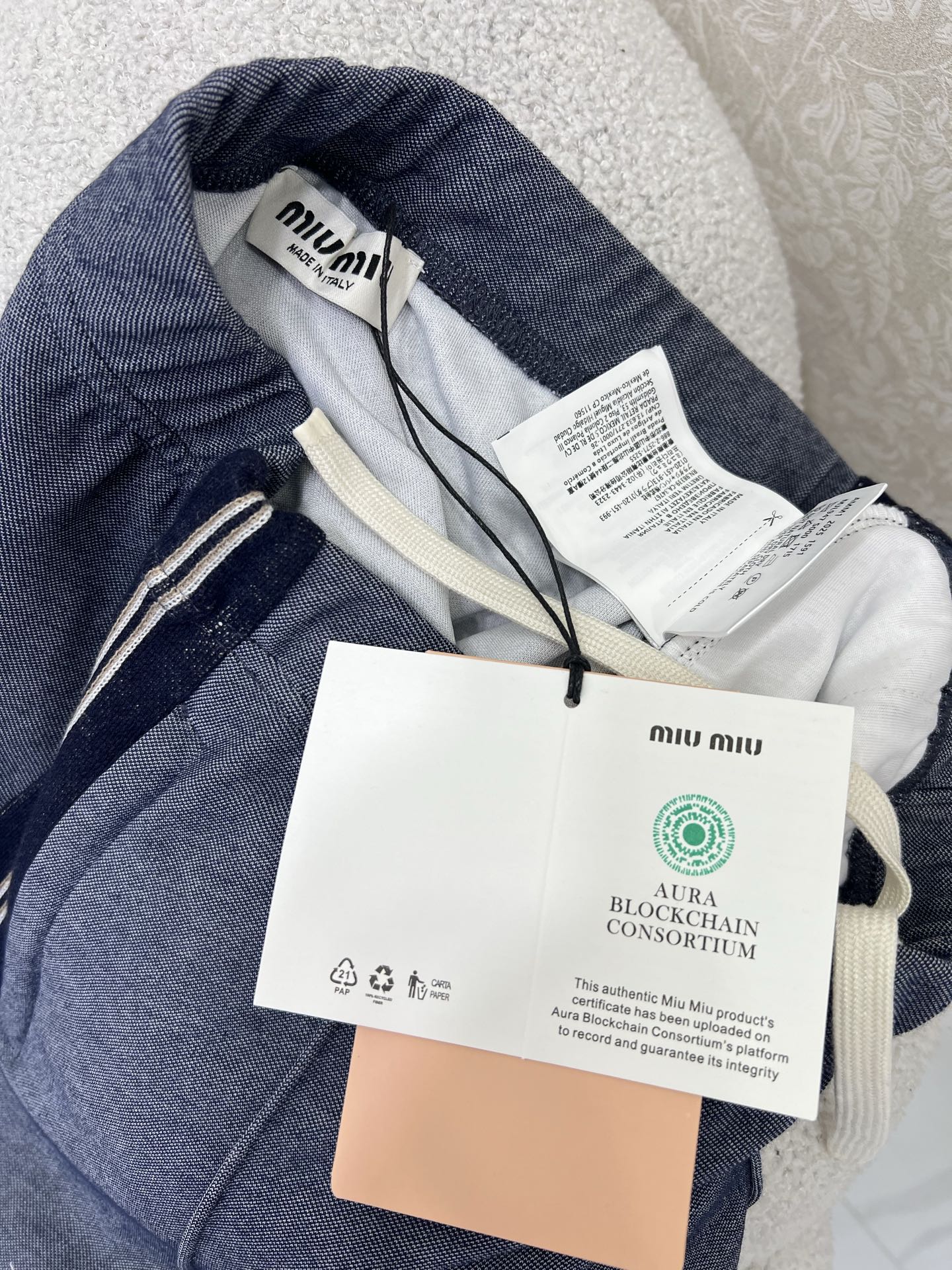 🔥🔥Miumi*撞色外套短裙套装 分开出售 定制YB斜纹全棉材质，质感细腻，垂顺舒适，立领夹克外套短裙套