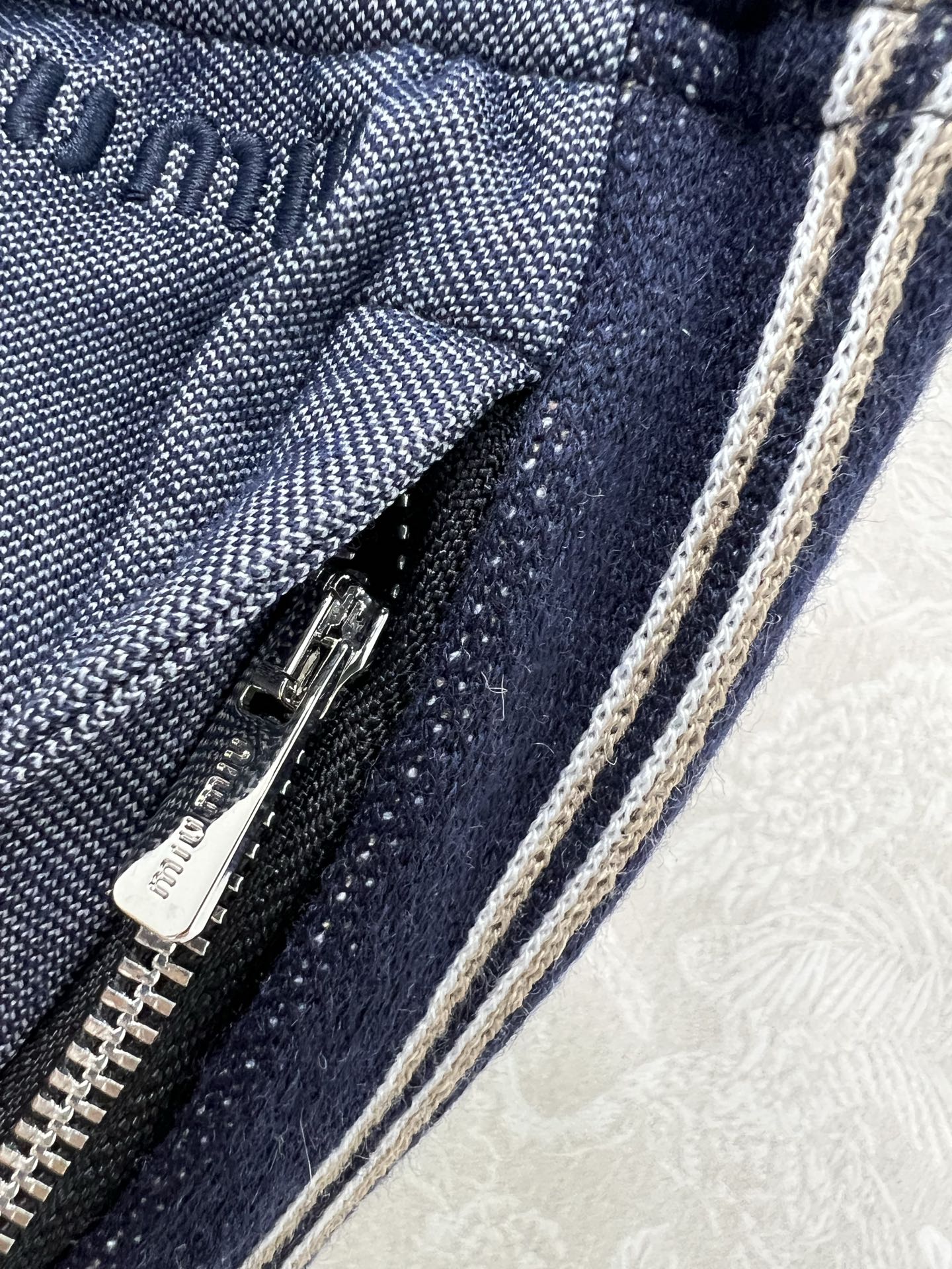 🔥🔥Miumi*撞色外套短裙套装 分开出售 定制YB斜纹全棉材质，质感细腻，垂顺舒适，立领夹克外套短裙套