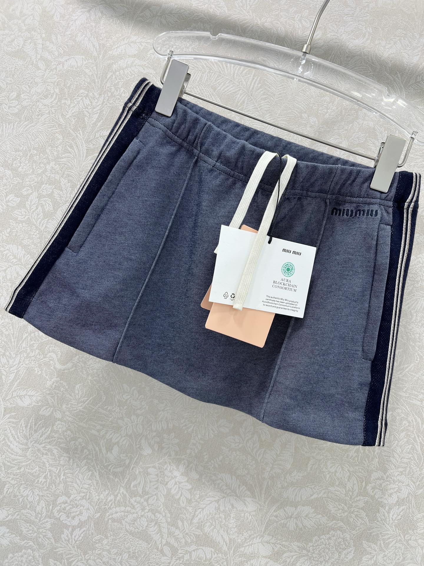 🔥🔥Miumi*撞色外套短裙套装 分开出售 定制YB斜纹全棉材质，质感细腻，垂顺舒适，立领夹克外套短裙套