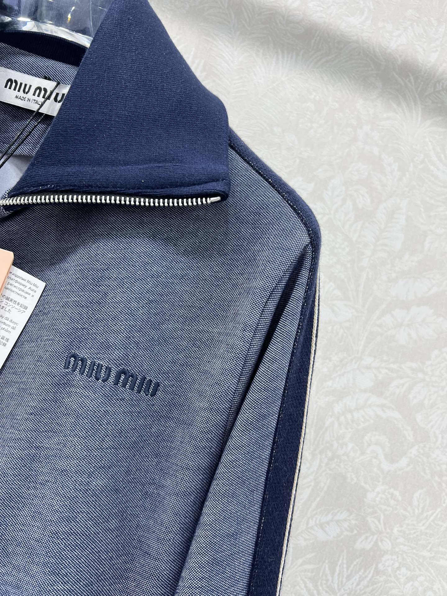 🔥🔥Miumi*撞色外套短裙套装 分开出售 定制YB斜纹全棉材质，质感细腻，垂顺舒适，立领夹克外套短裙套