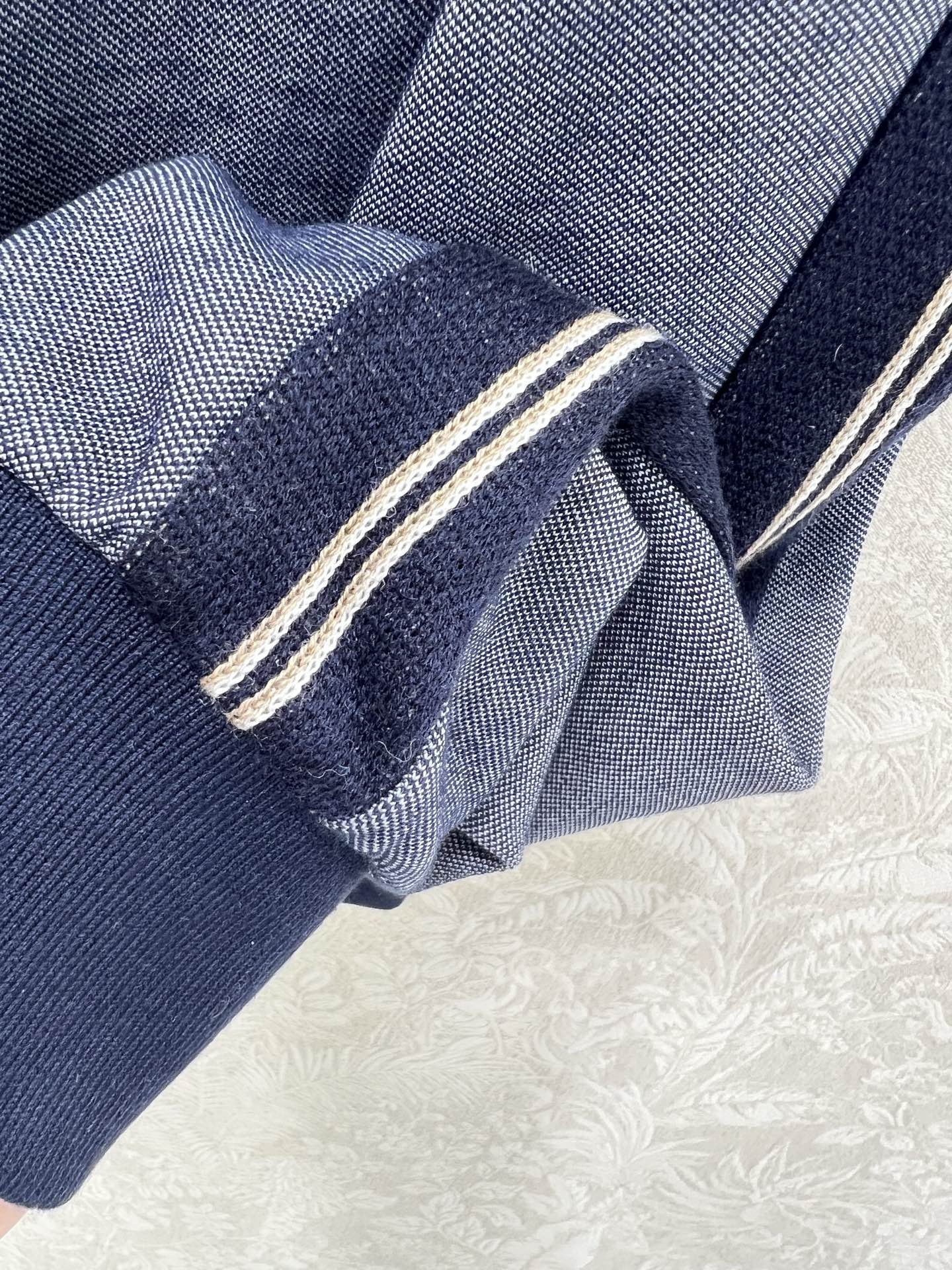 🔥🔥Miumi*撞色外套短裙套装 分开出售 定制YB斜纹全棉材质，质感细腻，垂顺舒适，立领夹克外套短裙套