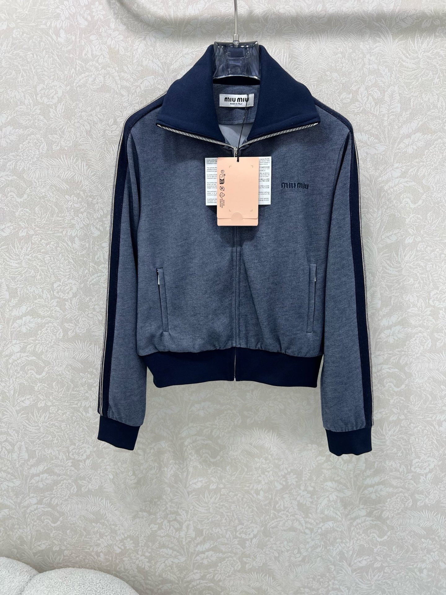 🔥🔥Miumi*撞色外套短裙套装 分开出售 定制YB斜纹全棉材质，质感细腻，垂顺舒适，立领夹克外套短裙套