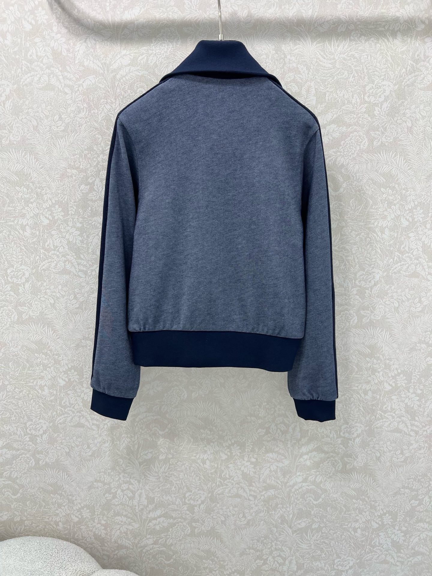 🔥🔥Miumi*撞色外套短裙套装 分开出售 定制YB斜纹全棉材质，质感细腻，垂顺舒适，立领夹克外套短裙套