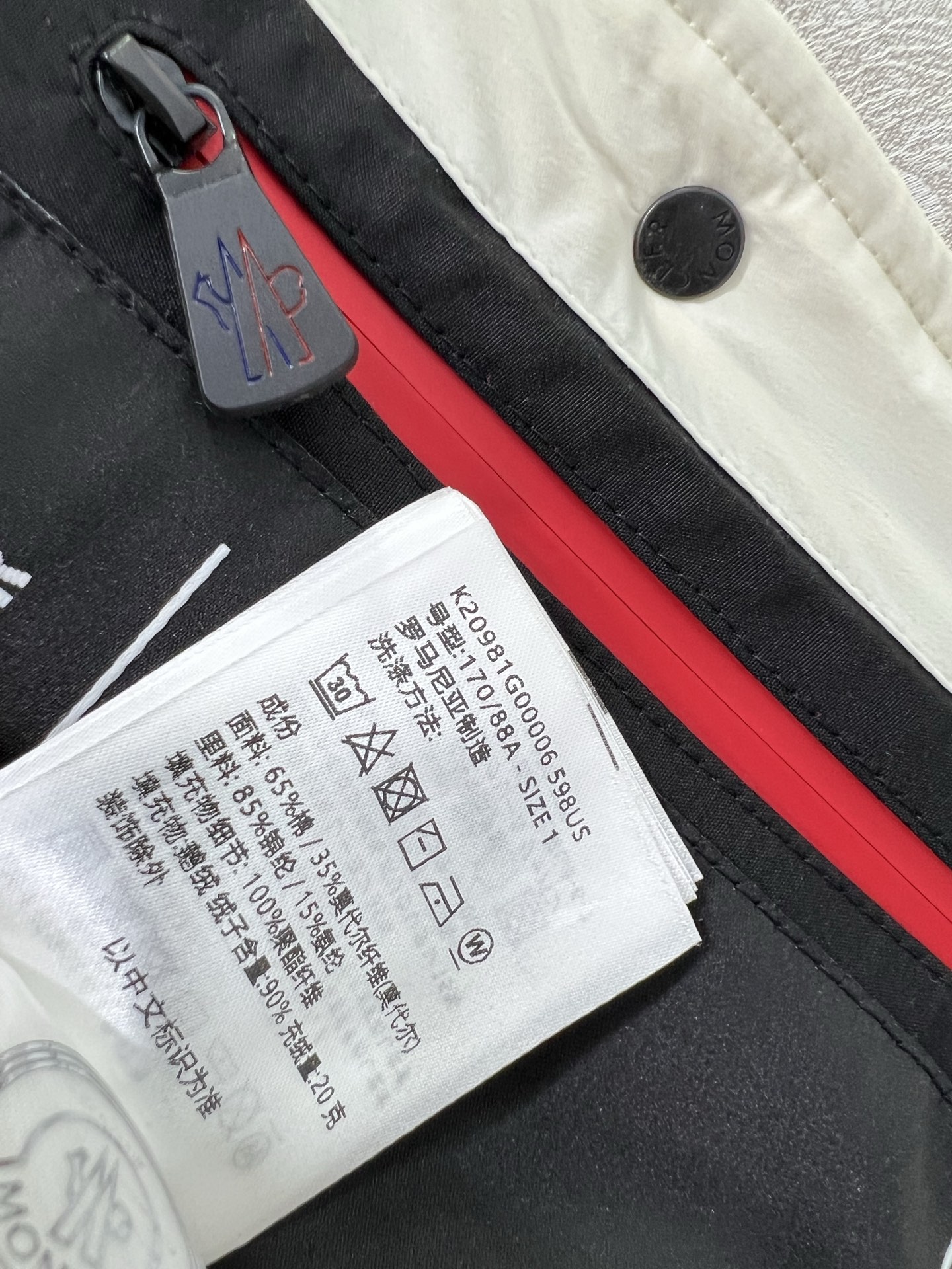 🔥🔥 Moncl* 蒙口25秋冬新款Nangy羽绒衬衫式夹克 采用灯芯绒面料制成，是对冬季休闲外套的时尚