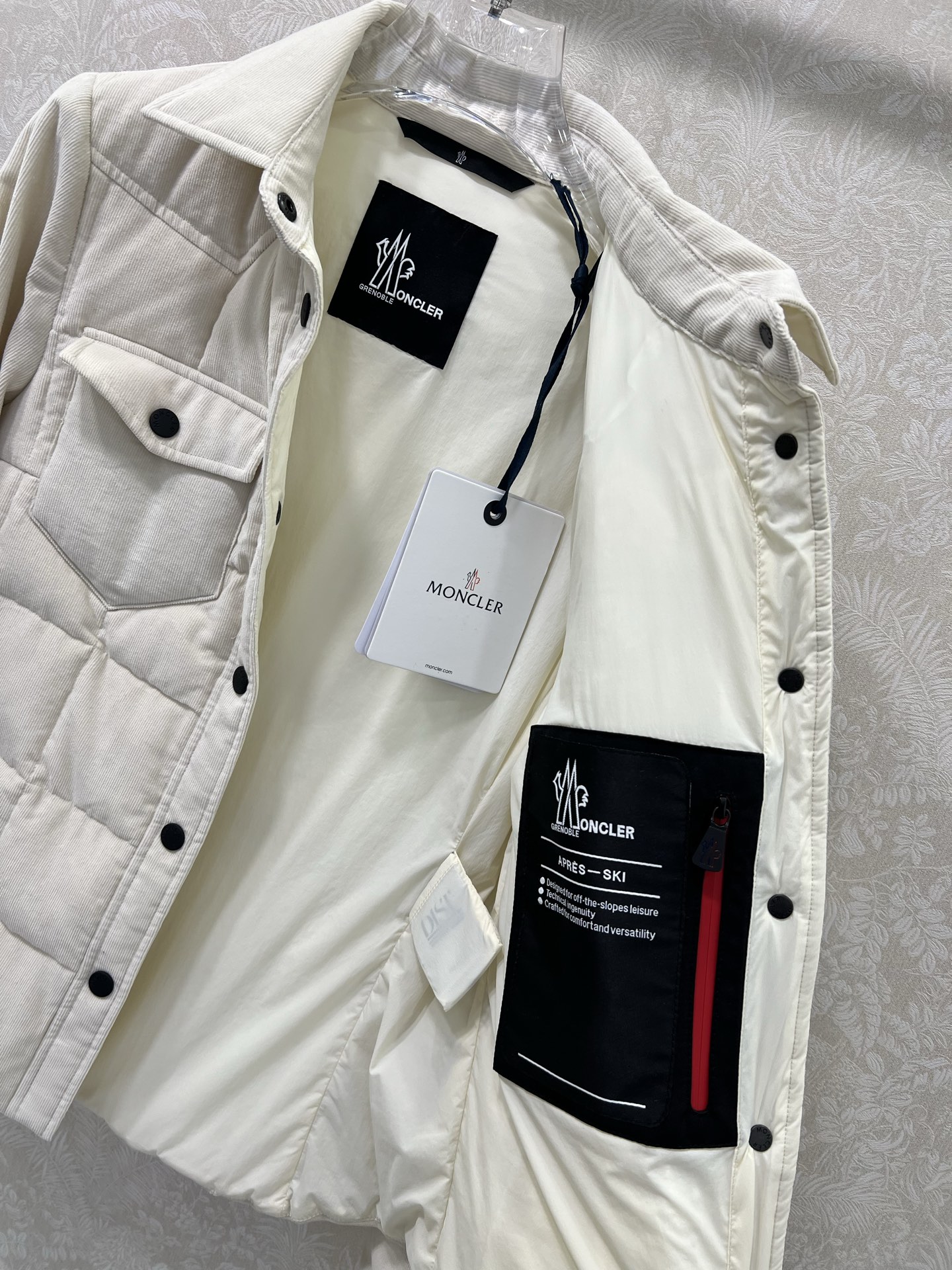 🔥🔥 Moncl* 蒙口25秋冬新款Nangy羽绒衬衫式夹克 采用灯芯绒面料制成，是对冬季休闲外套的时尚