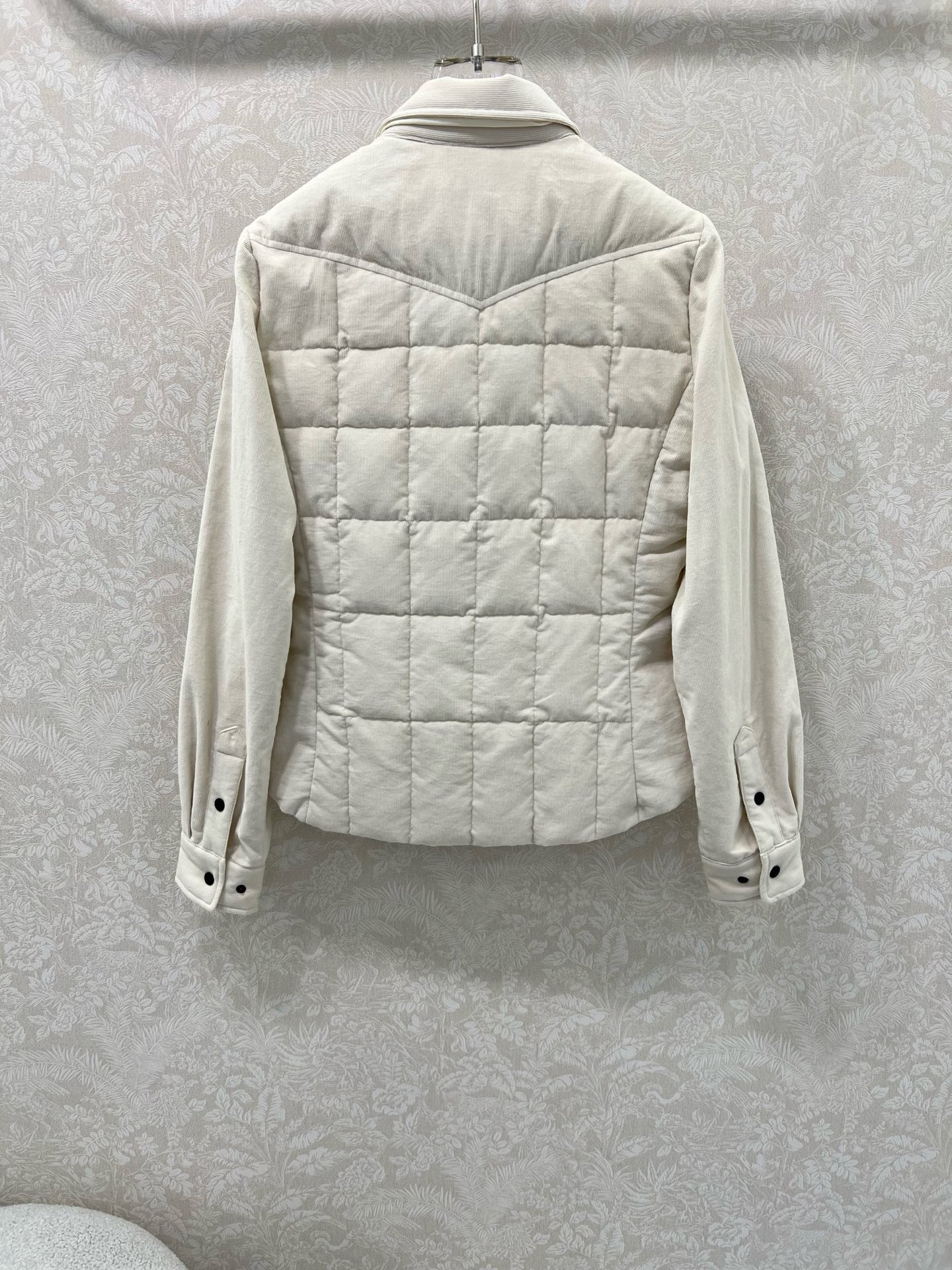 🔥🔥 Moncl* 蒙口25秋冬新款Nangy羽绒衬衫式夹克 采用灯芯绒面料制成，是对冬季休闲外套的时尚