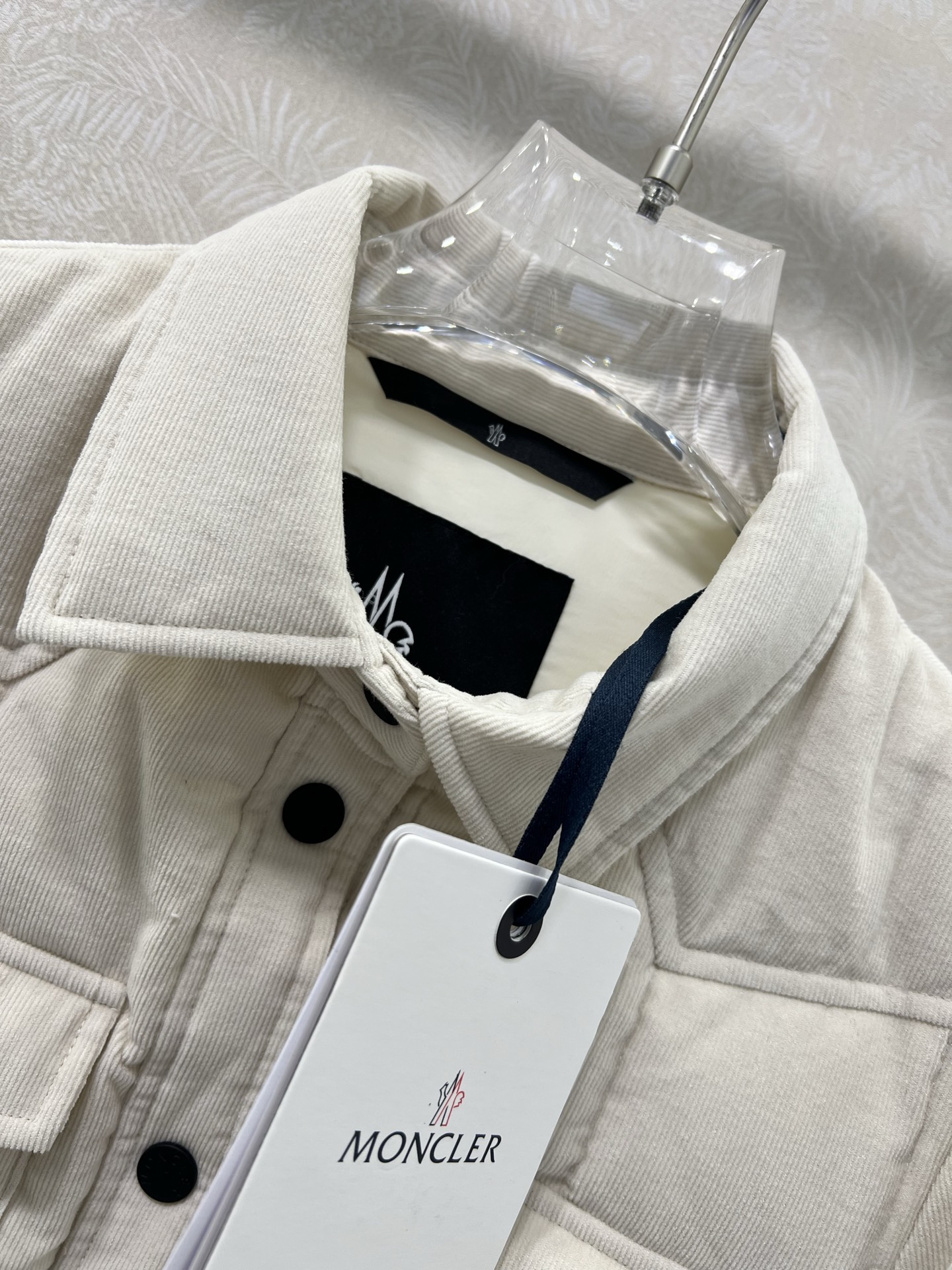 🔥🔥 Moncl* 蒙口25秋冬新款Nangy羽绒衬衫式夹克 采用灯芯绒面料制成，是对冬季休闲外套的时尚