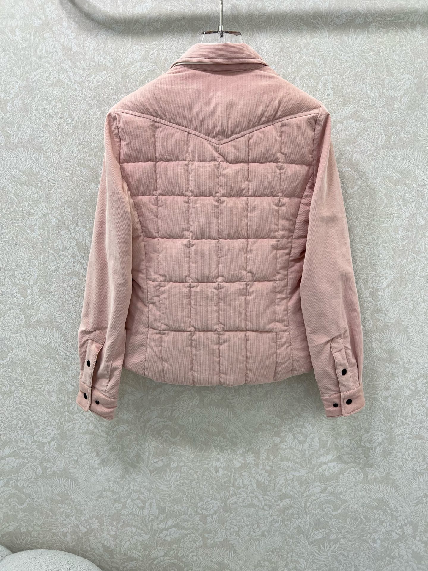 🔥🔥 Moncl* 蒙口25秋冬新款Nangy羽绒衬衫式夹克 采用灯芯绒面料制成，是对冬季休闲外套的时尚