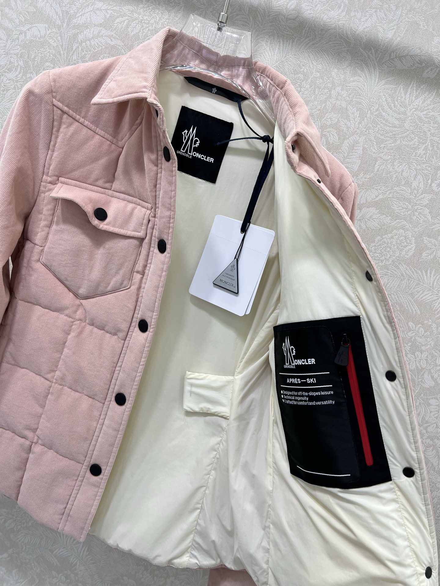 🔥🔥 Moncl* 蒙口25秋冬新款Nangy羽绒衬衫式夹克 采用灯芯绒面料制成，是对冬季休闲外套的时尚