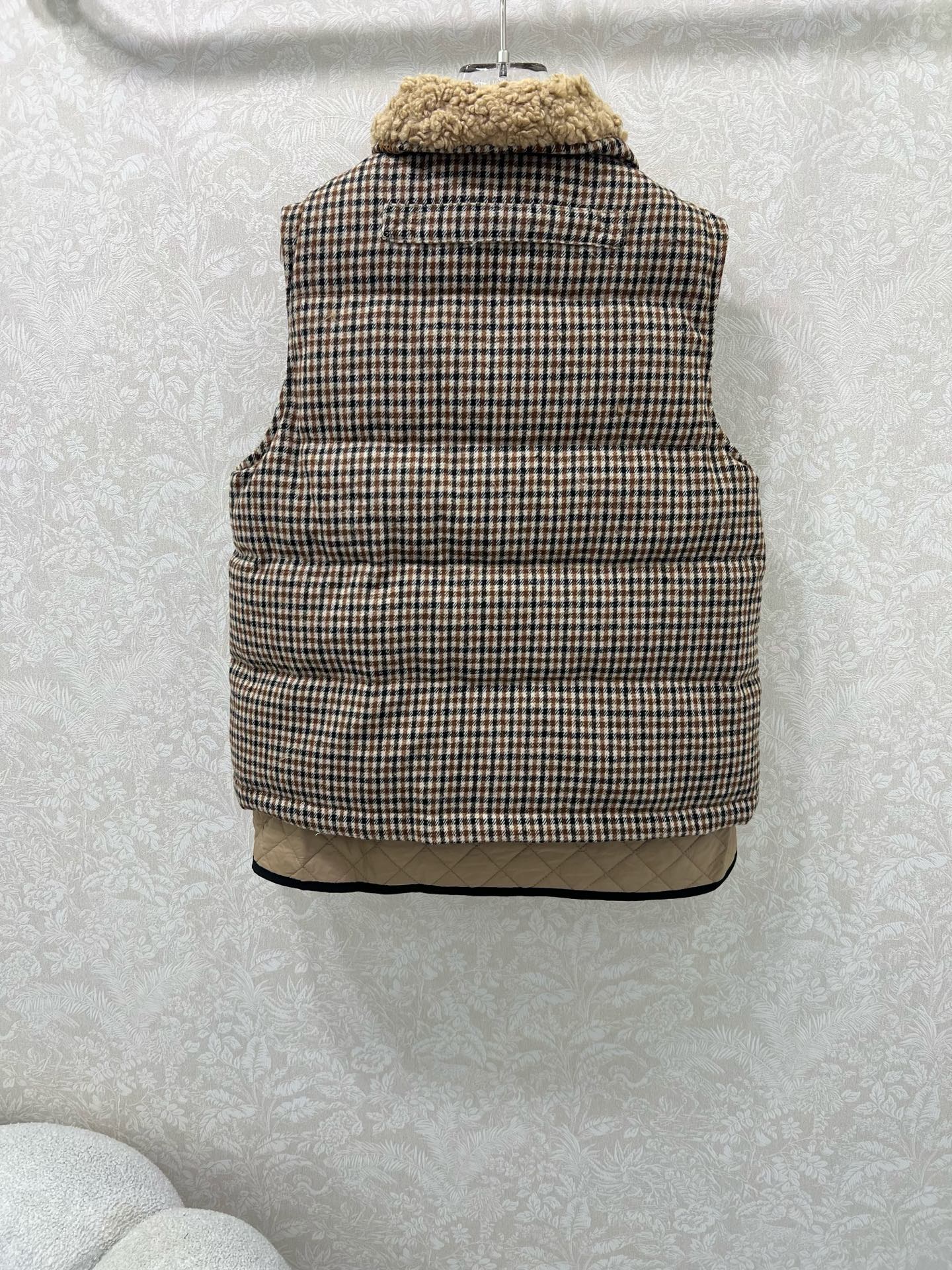 🔥🔥Mocle*25新款羊毛千鸟格羽绒马甲外套。泰迪卷毛立领与假两件尼龙拼接设计减龄少女风穿搭，经典H版