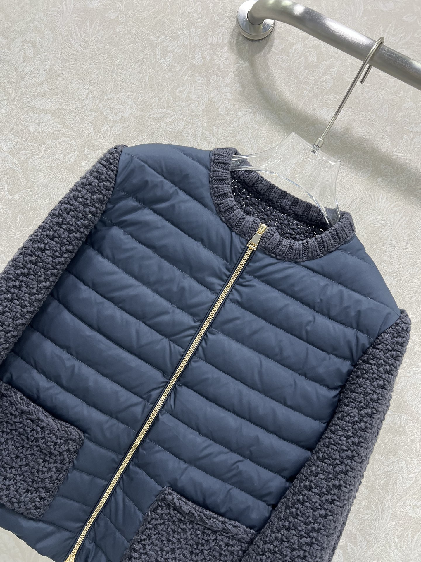 🔥🔥Mocle*25新款高智感穿搭，2双口袋针织拼接拉链羽绒服！定制YB精梳针织棉➕羊毛材质，其工艺还原