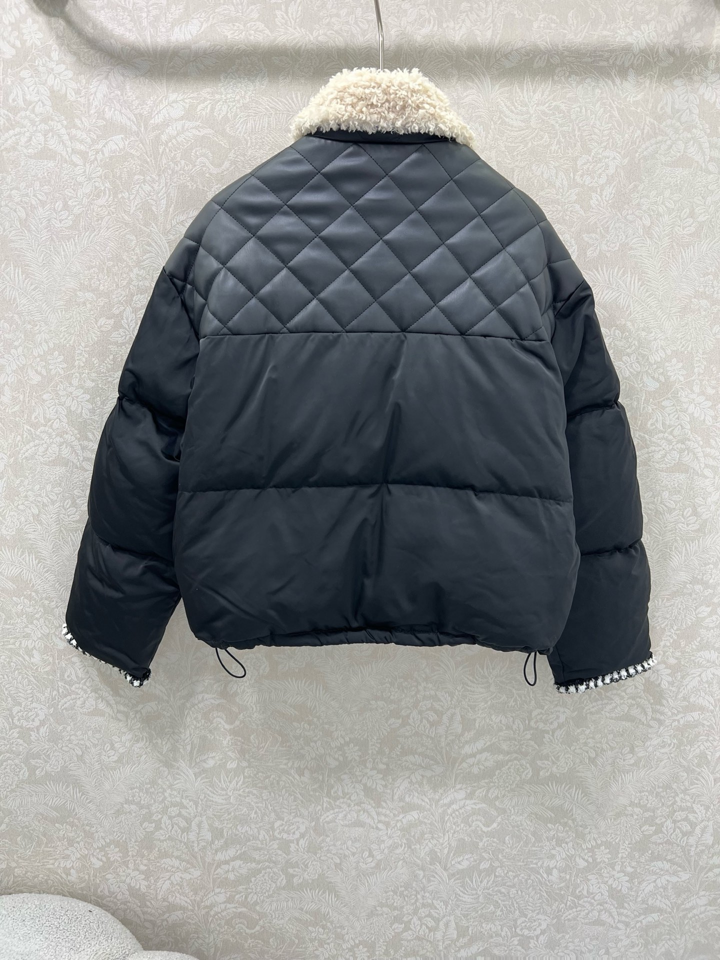 🔥🔥chan*l25新款小香拼皮羽绒服！领口处泰迪环保毛领 拼接格纹pu水洗皮设计 国标90白鸭绒 羽绒