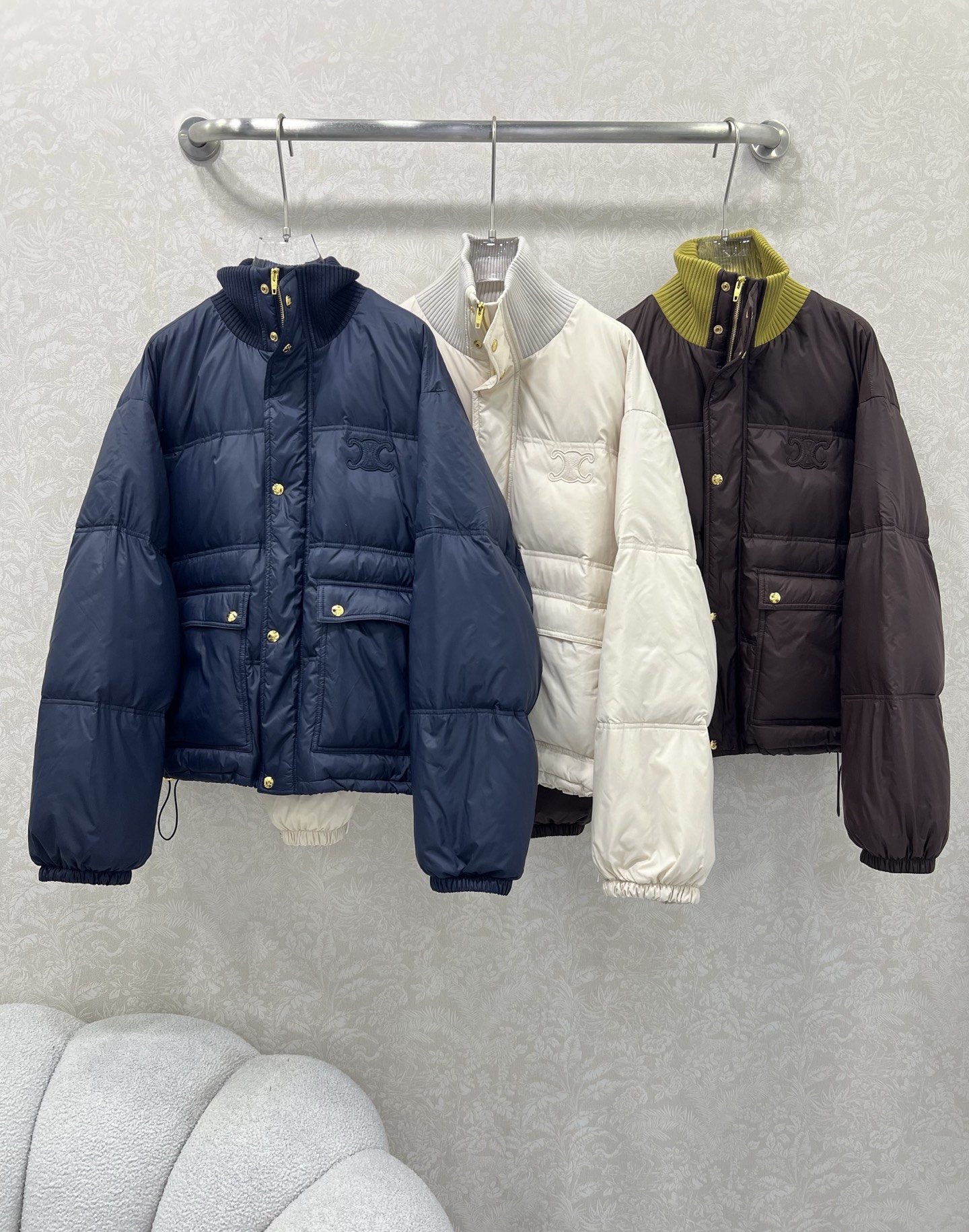 🔥🔥Celin* 25新款羽绒服 百分百90白鹅绒 高定出品精美羊毛针织领口 胸前凯旋门logo刺绣 定