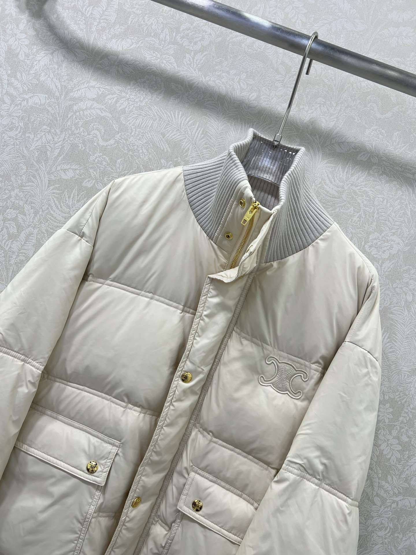 🔥🔥Celin* 25新款羽绒服 百分百90白鹅绒 高定出品精美羊毛针织领口 胸前凯旋门logo刺绣 定