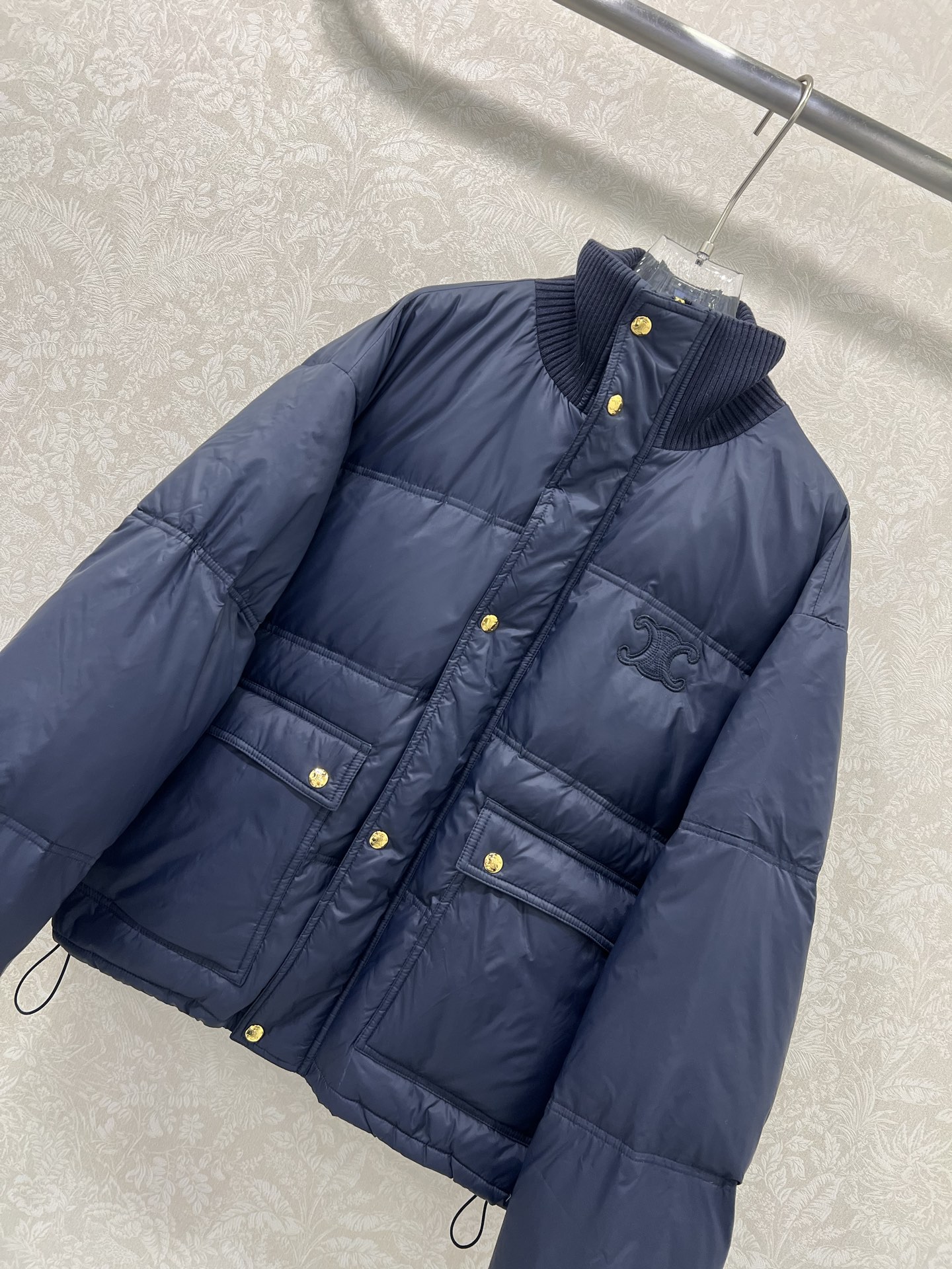 🔥🔥Celin* 25新款羽绒服 百分百90白鹅绒 高定出品精美羊毛针织领口 胸前凯旋门logo刺绣 定