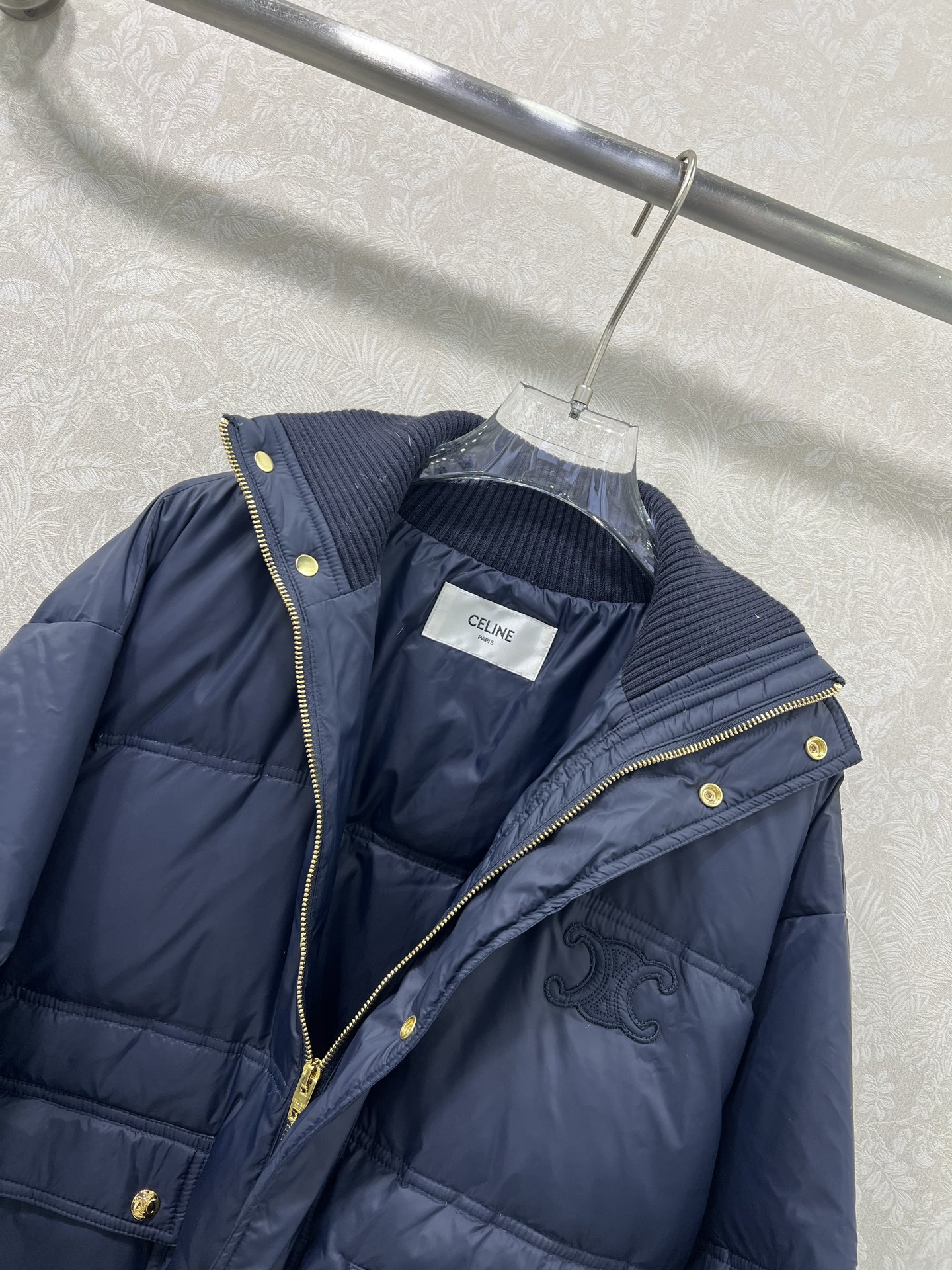 🔥🔥Celin* 25新款羽绒服 百分百90白鹅绒 高定出品精美羊毛针织领口 胸前凯旋门logo刺绣 定