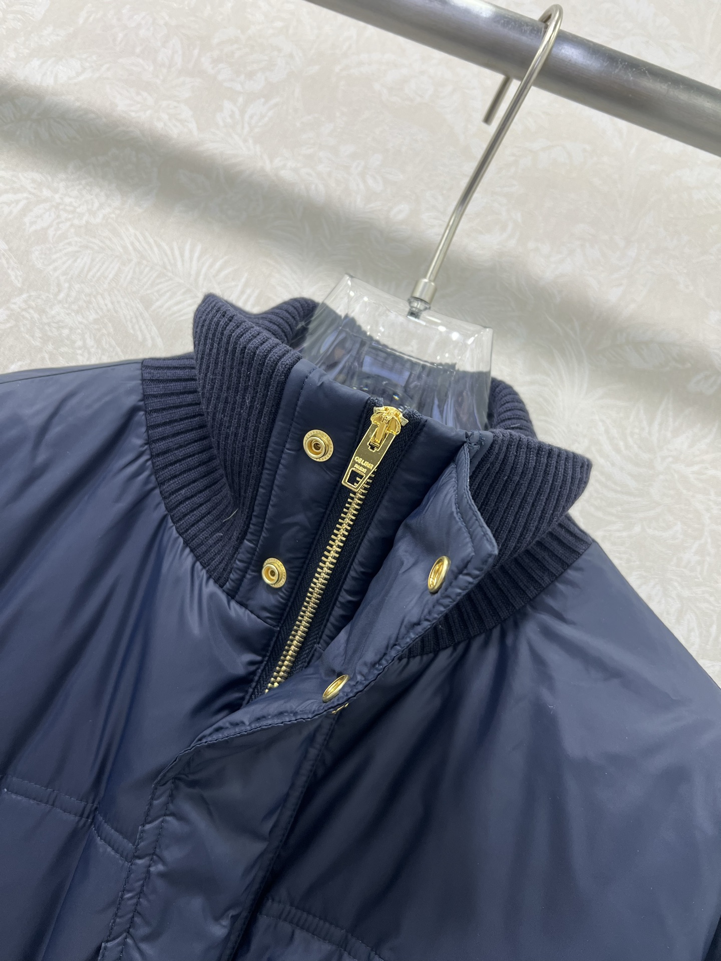 🔥🔥Celin* 25新款羽绒服 百分百90白鹅绒 高定出品精美羊毛针织领口 胸前凯旋门logo刺绣 定