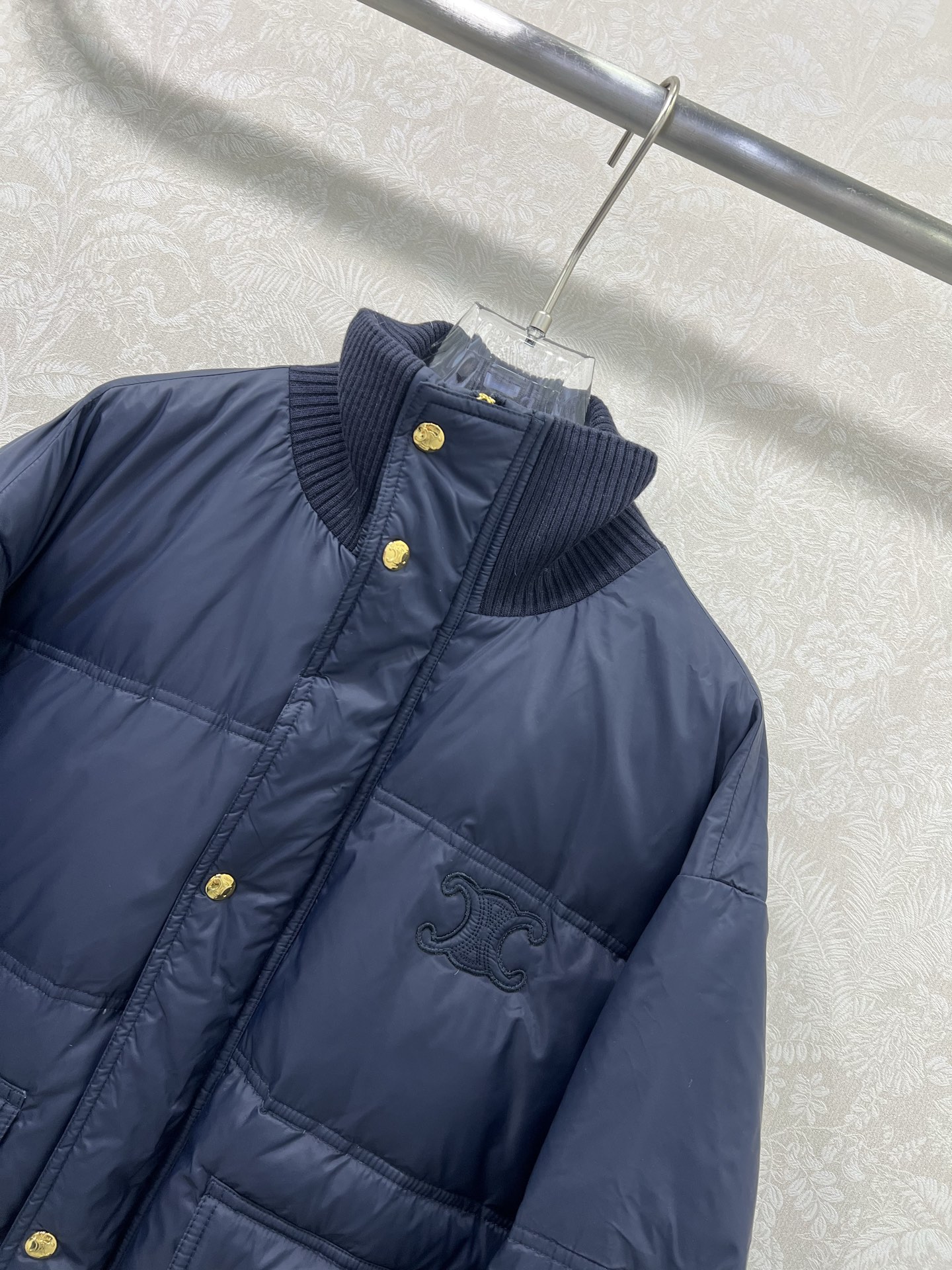 🔥🔥Celin* 25新款羽绒服 百分百90白鹅绒 高定出品精美羊毛针织领口 胸前凯旋门logo刺绣 定