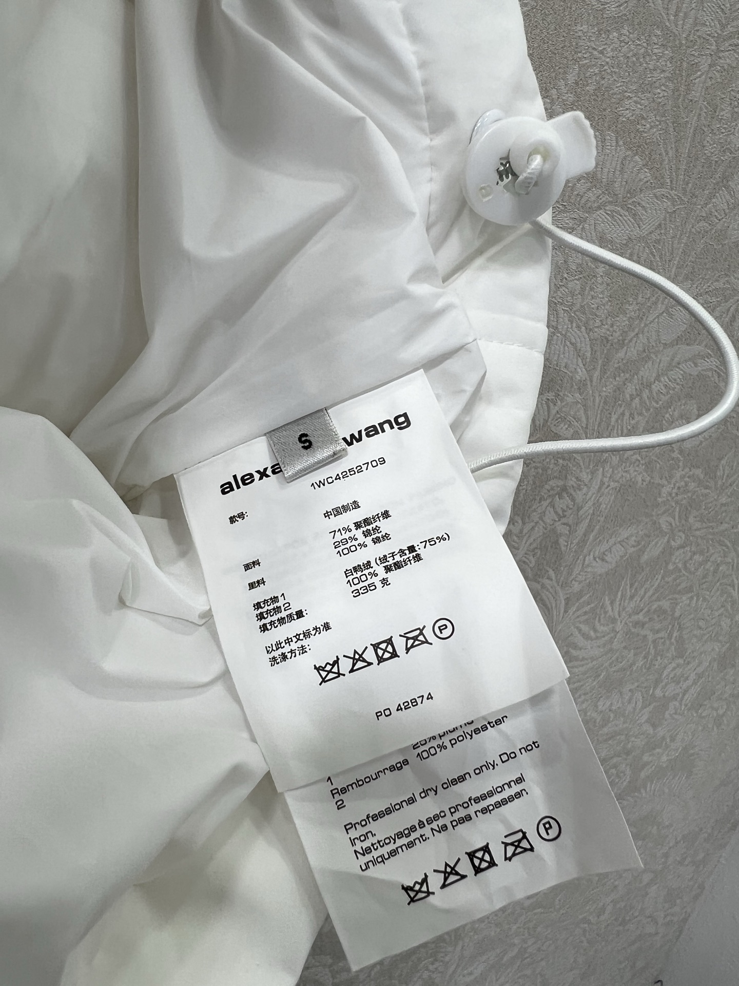 🔥🔥Alexander wan*g 25新款羽绒马甲 英伦风穿搭。经典立领面包服高级感满满的。进口90白