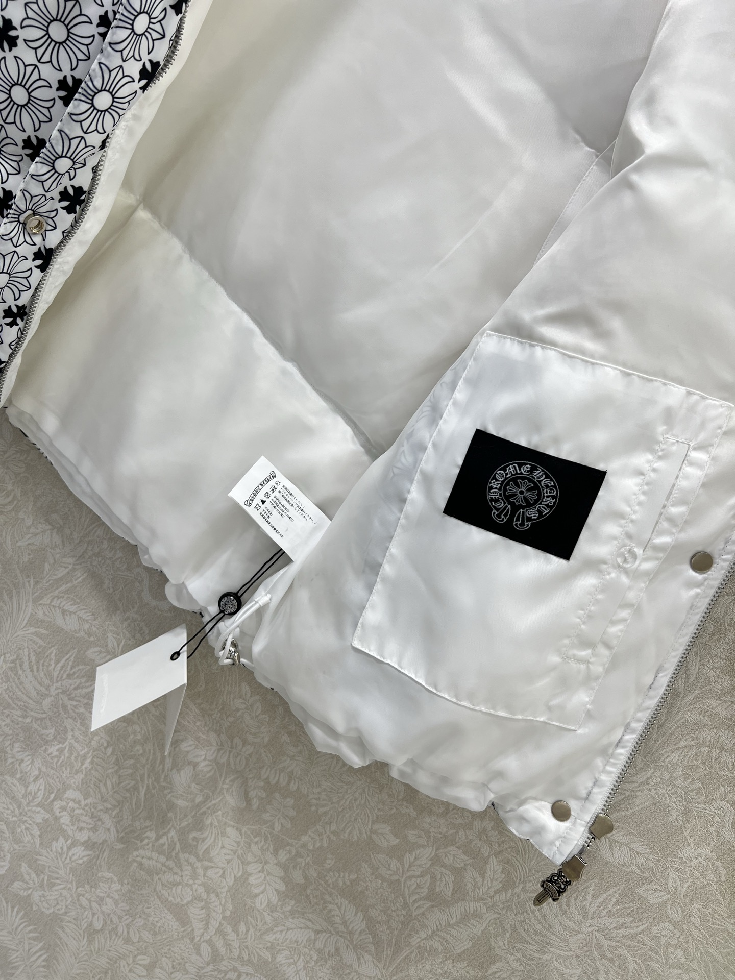 🔥🔥 Chrome Heart*克罗/心 25新款立领白鸭绒羽绒马甲 整体品牌logo印花 定制十字架五