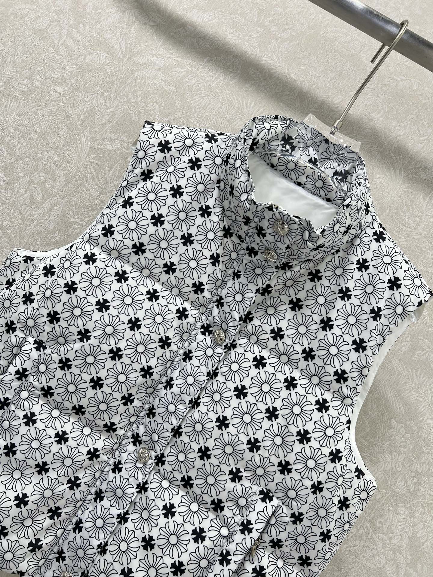 🔥🔥 Chrome Heart*克罗/心 25新款立领白鸭绒羽绒马甲 整体品牌logo印花 定制十字架五