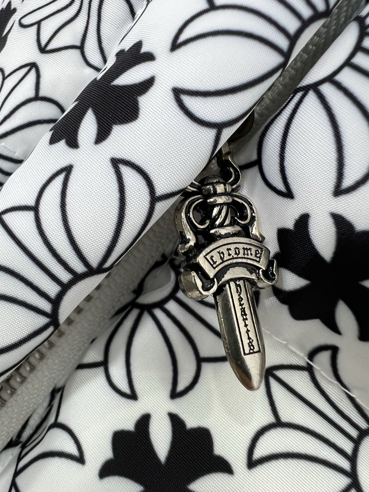 🔥🔥 Chrome Heart*克罗/心 25新款立领白鸭绒羽绒马甲 整体品牌logo印花 定制十字架五