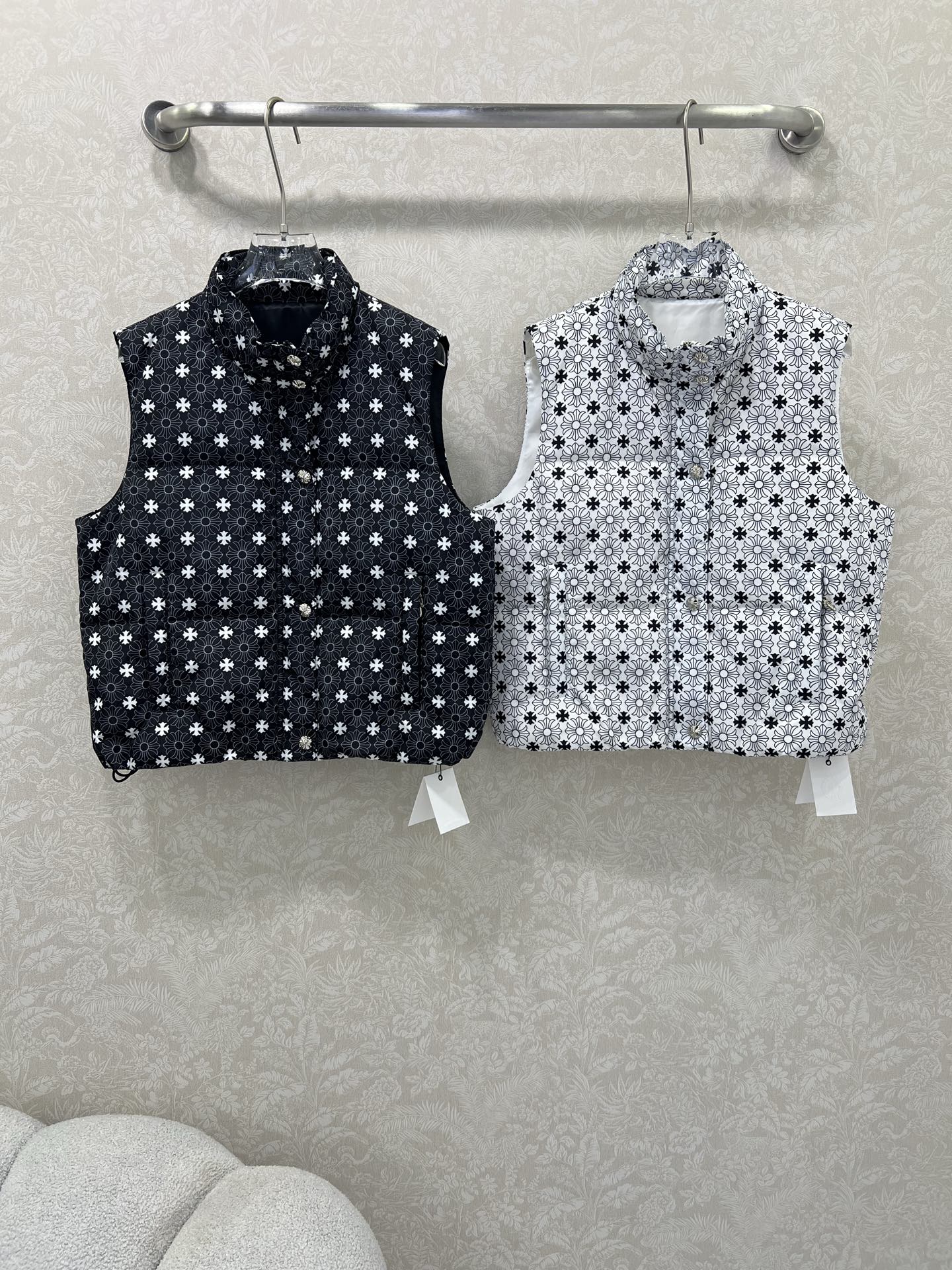 🔥🔥 Chrome Heart*克罗/心 25新款立领白鸭绒羽绒马甲 整体品牌logo印花 定制十字架五