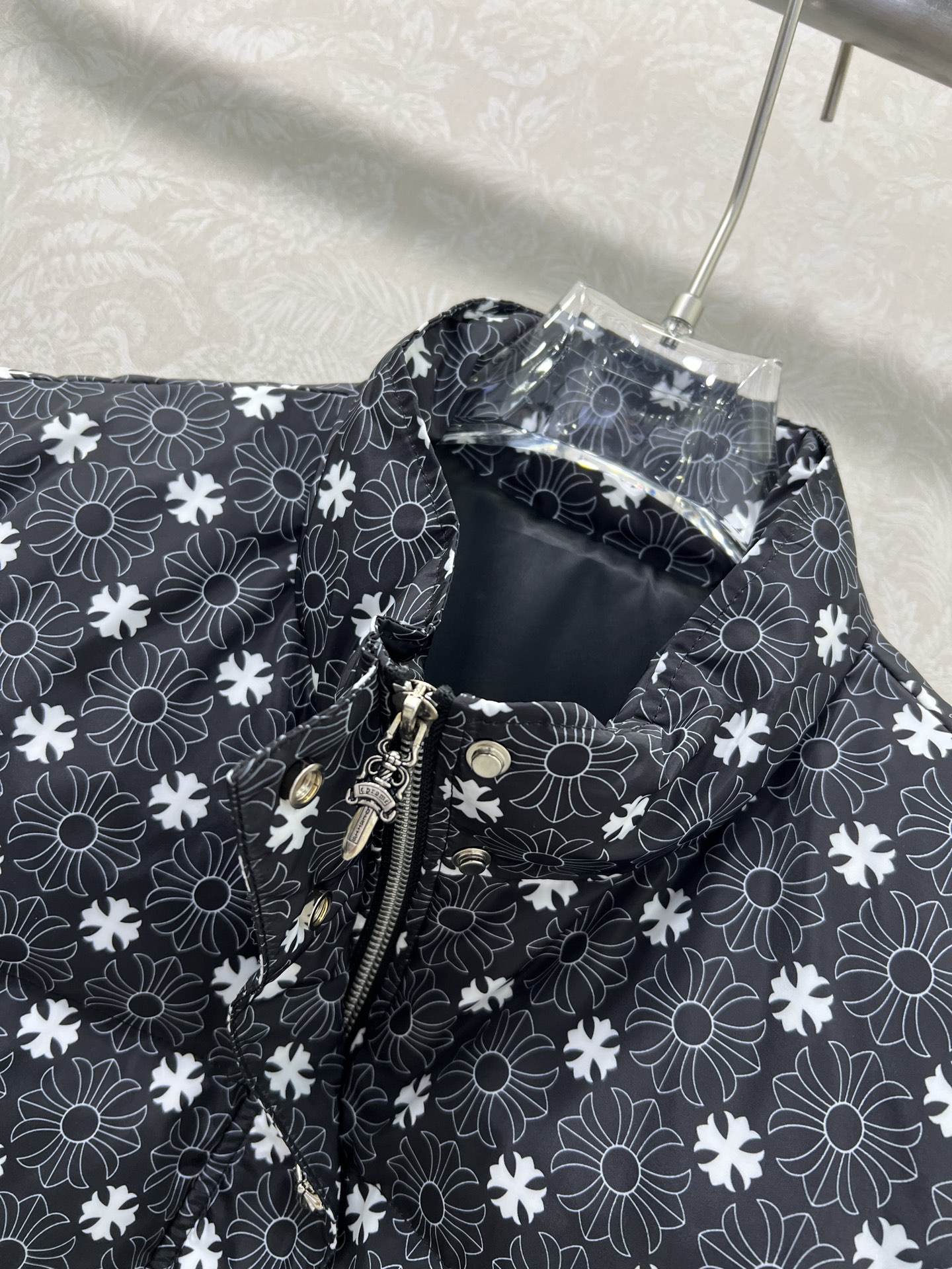 🔥🔥 Chrome Heart*克罗/心 25新款立领白鸭绒羽绒马甲 整体品牌logo印花 定制十字架五