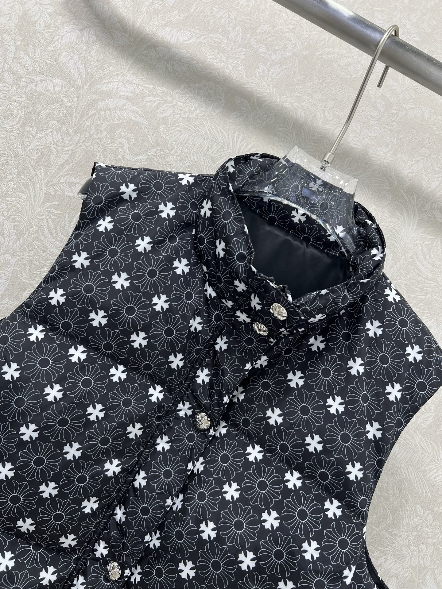 🔥🔥 Chrome Heart*克罗/心 25新款立领白鸭绒羽绒马甲 整体品牌logo印花 定制十字架五