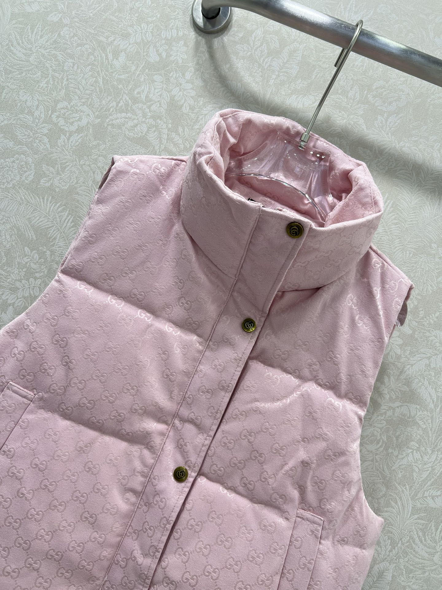 🔥🔥Gucc*25新款羽绒马甲 90白鸭绒 小g字母提花系列连帽撞色羽绒 满Logo印花 打造视觉层次感