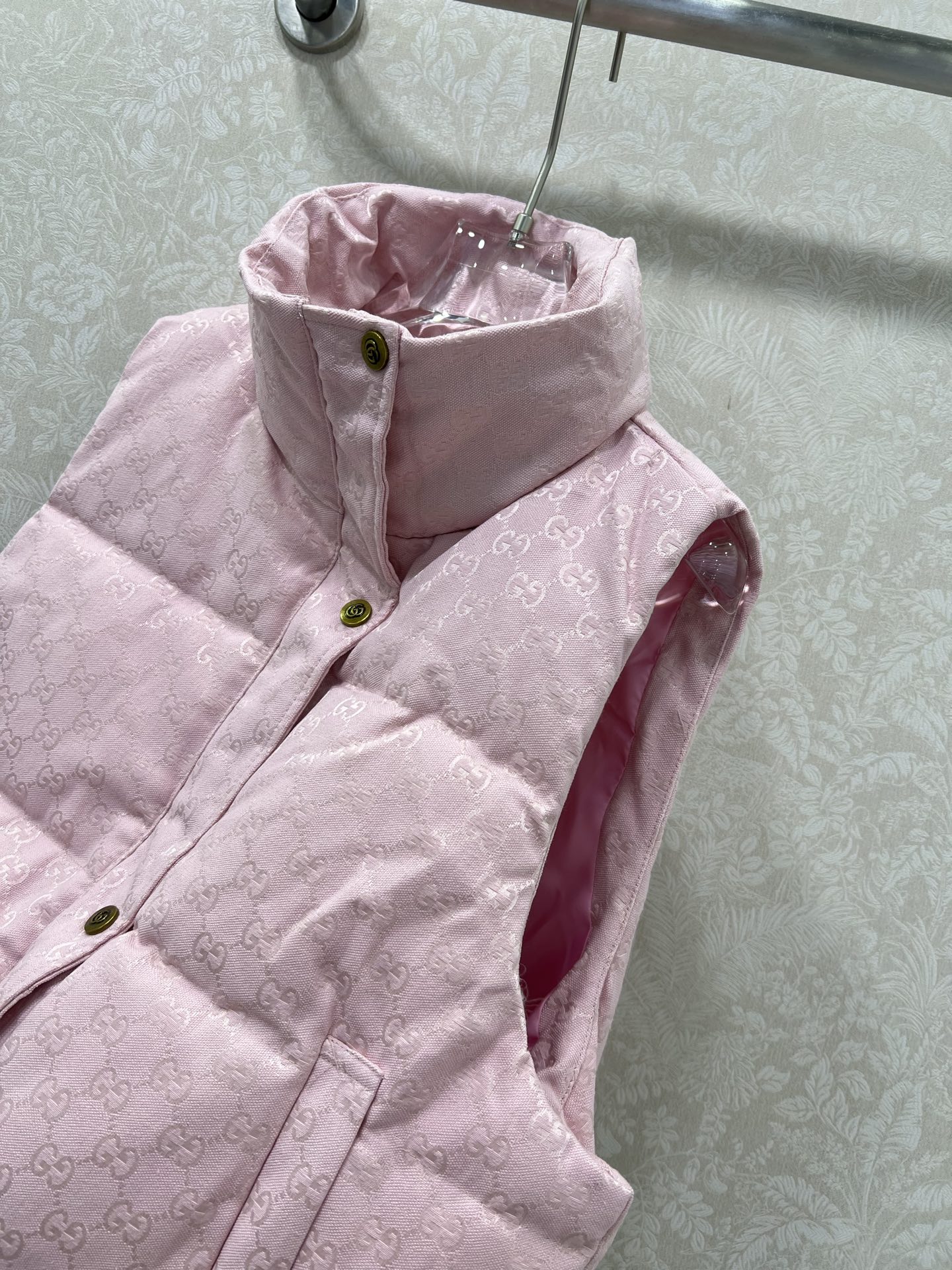 🔥🔥Gucc*25新款羽绒马甲 90白鸭绒 小g字母提花系列连帽撞色羽绒 满Logo印花 打造视觉层次感