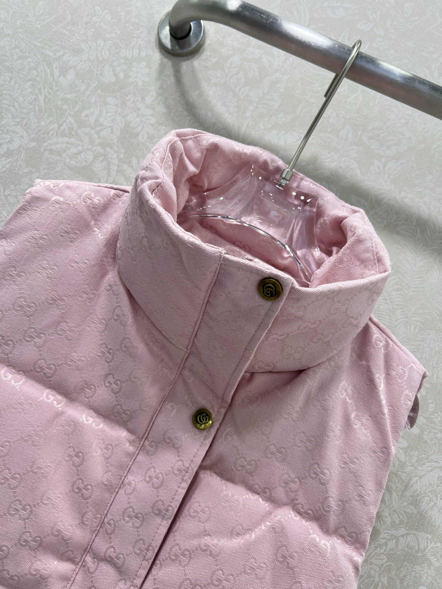 🔥🔥Gucc*25新款羽绒马甲 90白鸭绒 小g字母提花系列连帽撞色羽绒 满Logo印花 打造视觉层次感