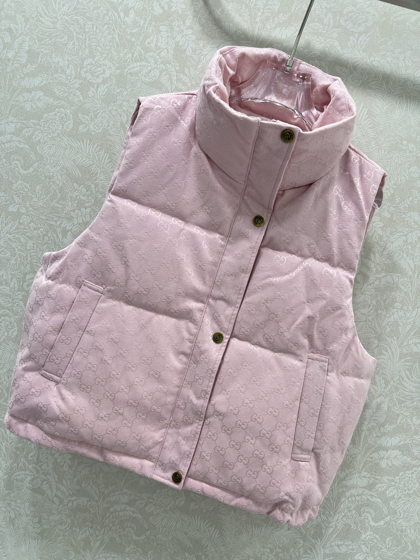 🔥🔥Gucc*25新款羽绒马甲 90白鸭绒 小g字母提花系列连帽撞色羽绒 满Logo印花 打造视觉层次感