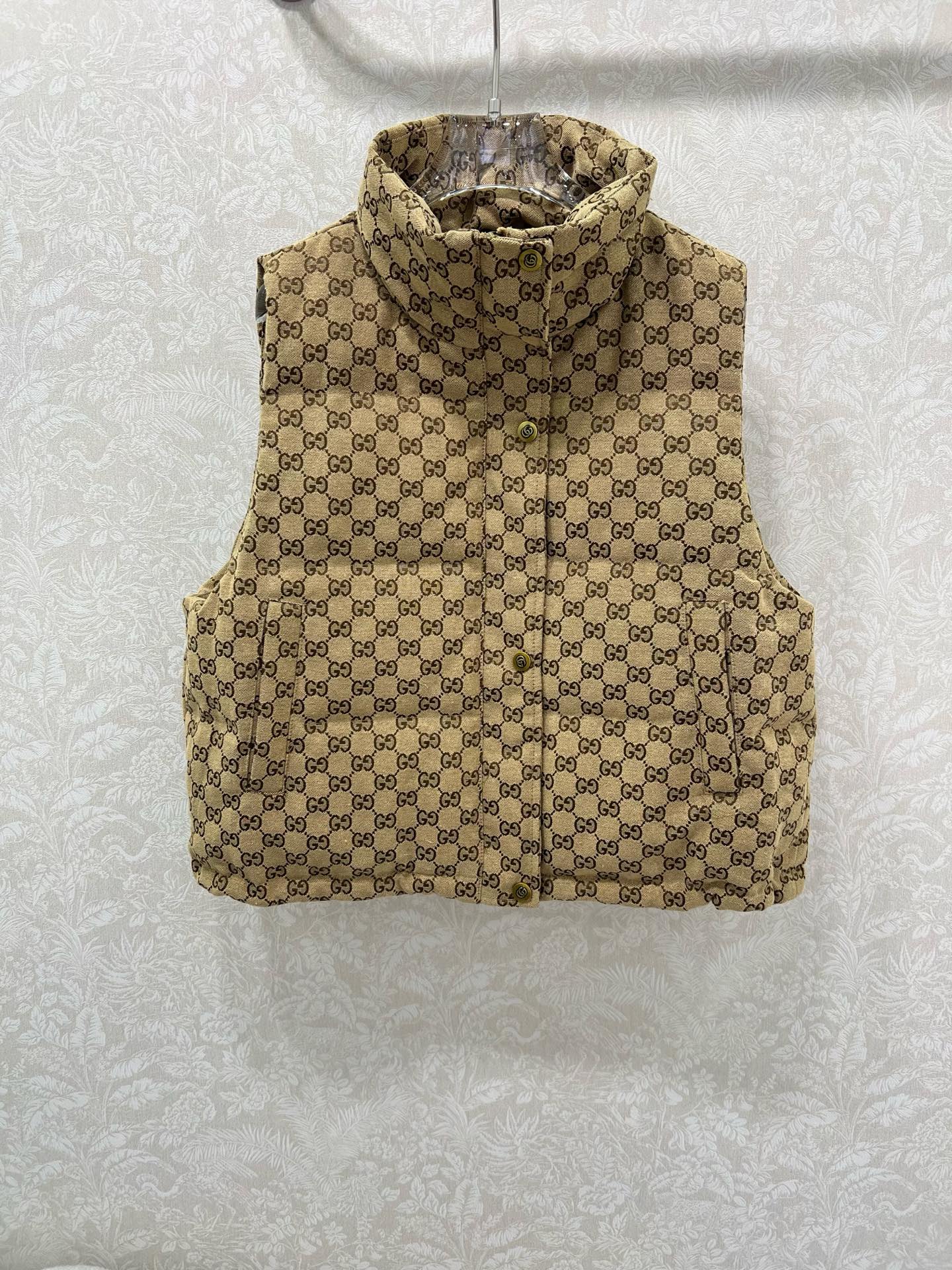 🔥🔥Gucc*25新款羽绒马甲 90白鸭绒 小g字母提花系列连帽撞色羽绒 满Logo印花 打造视觉层次感