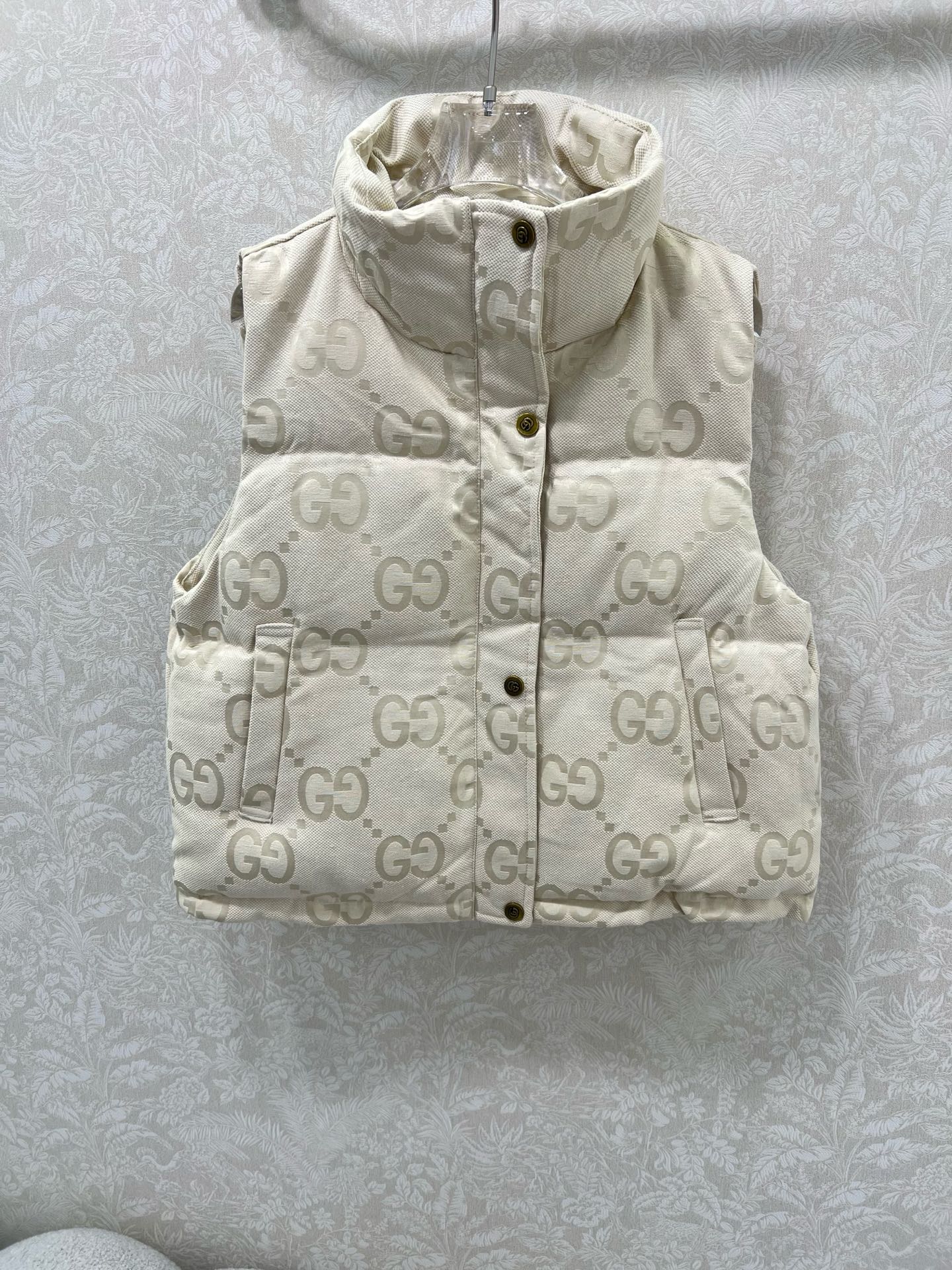 🔥🔥Gucc*25新款羽绒马甲 90白鸭绒 大g字母提花系列连帽撞色羽绒 满Logo印花 打造视觉层次感