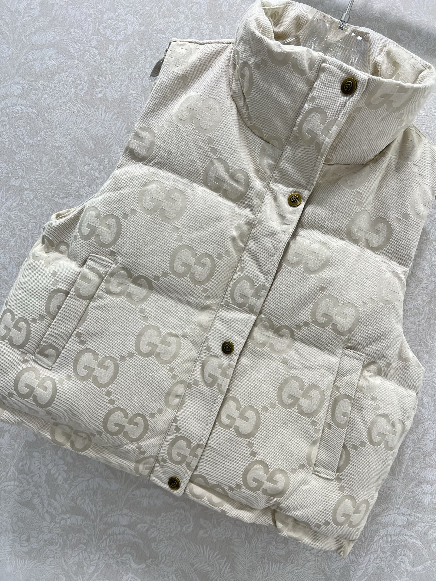 🔥🔥Gucc*25新款羽绒马甲 90白鸭绒 大g字母提花系列连帽撞色羽绒 满Logo印花 打造视觉层次感