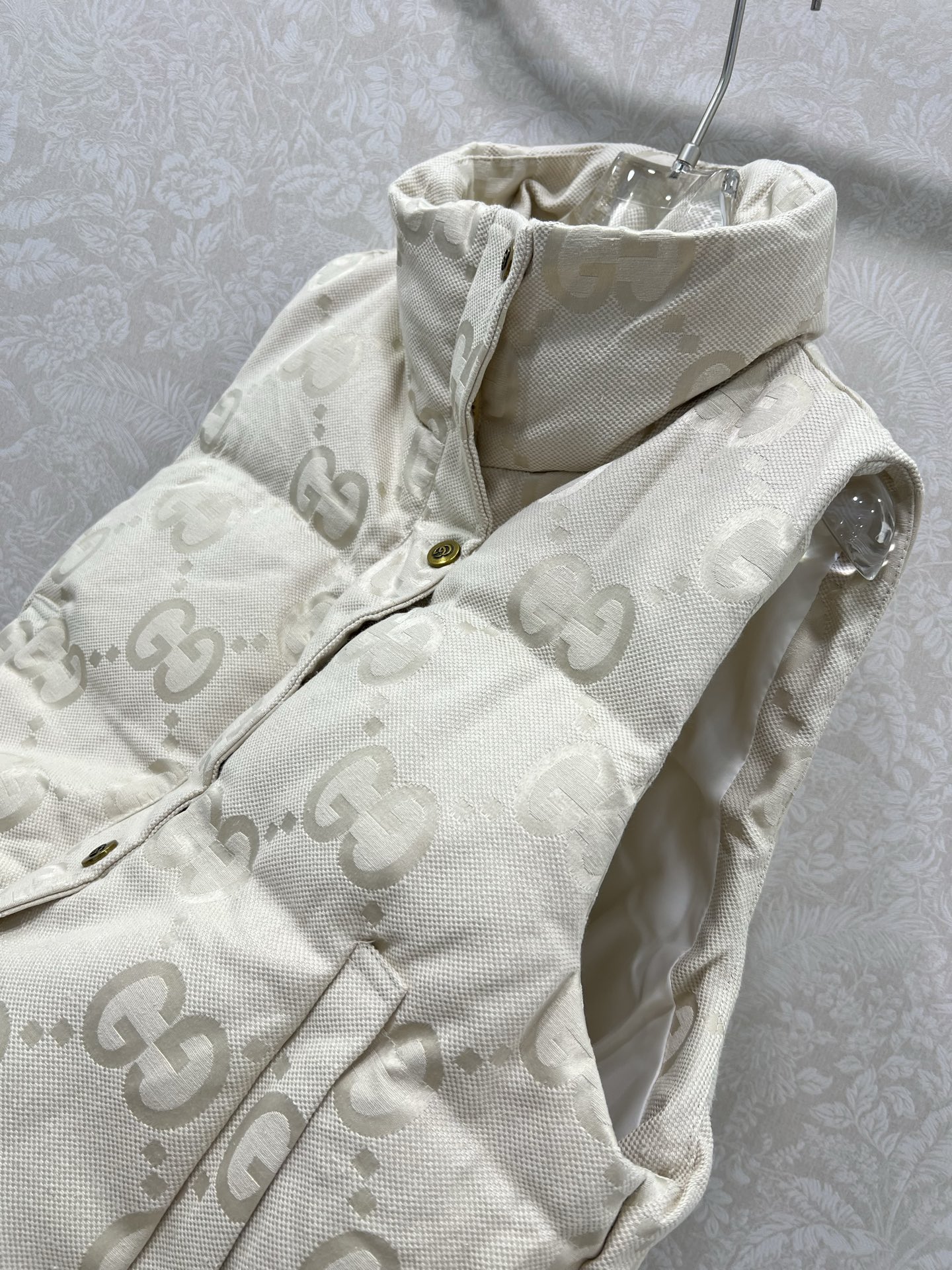🔥🔥Gucc*25新款羽绒马甲 90白鸭绒 大g字母提花系列连帽撞色羽绒 满Logo印花 打造视觉层次感
