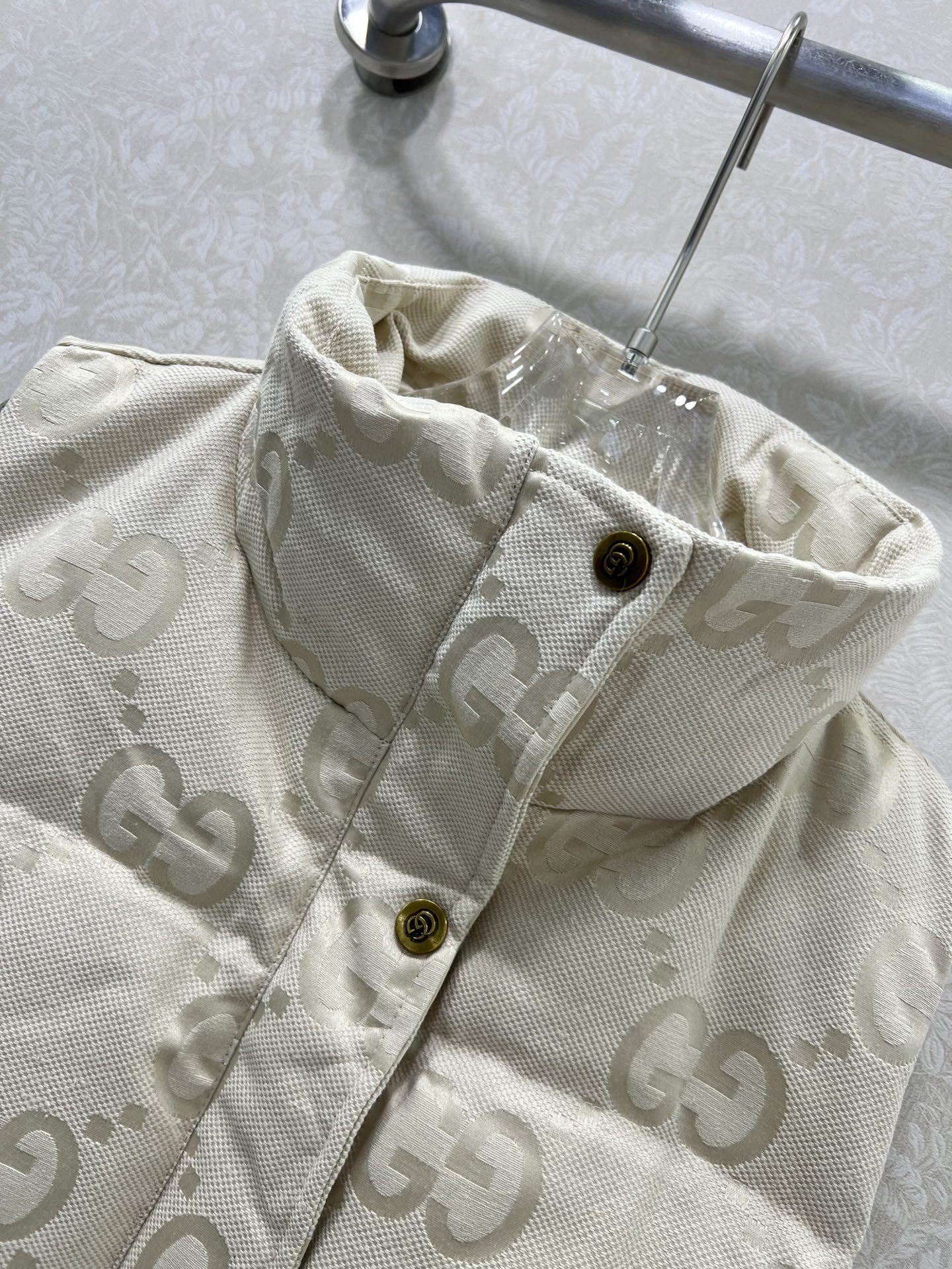 🔥🔥Gucc*25新款羽绒马甲 90白鸭绒 大g字母提花系列连帽撞色羽绒 满Logo印花 打造视觉层次感