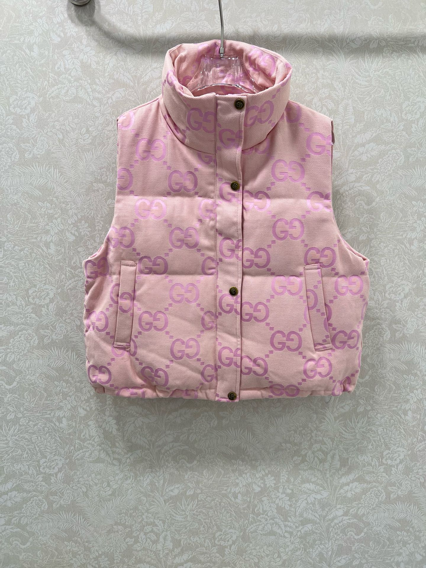 🔥🔥Gucc*25新款羽绒马甲 90白鸭绒 大g字母提花系列连帽撞色羽绒 满Logo印花 打造视觉层次感