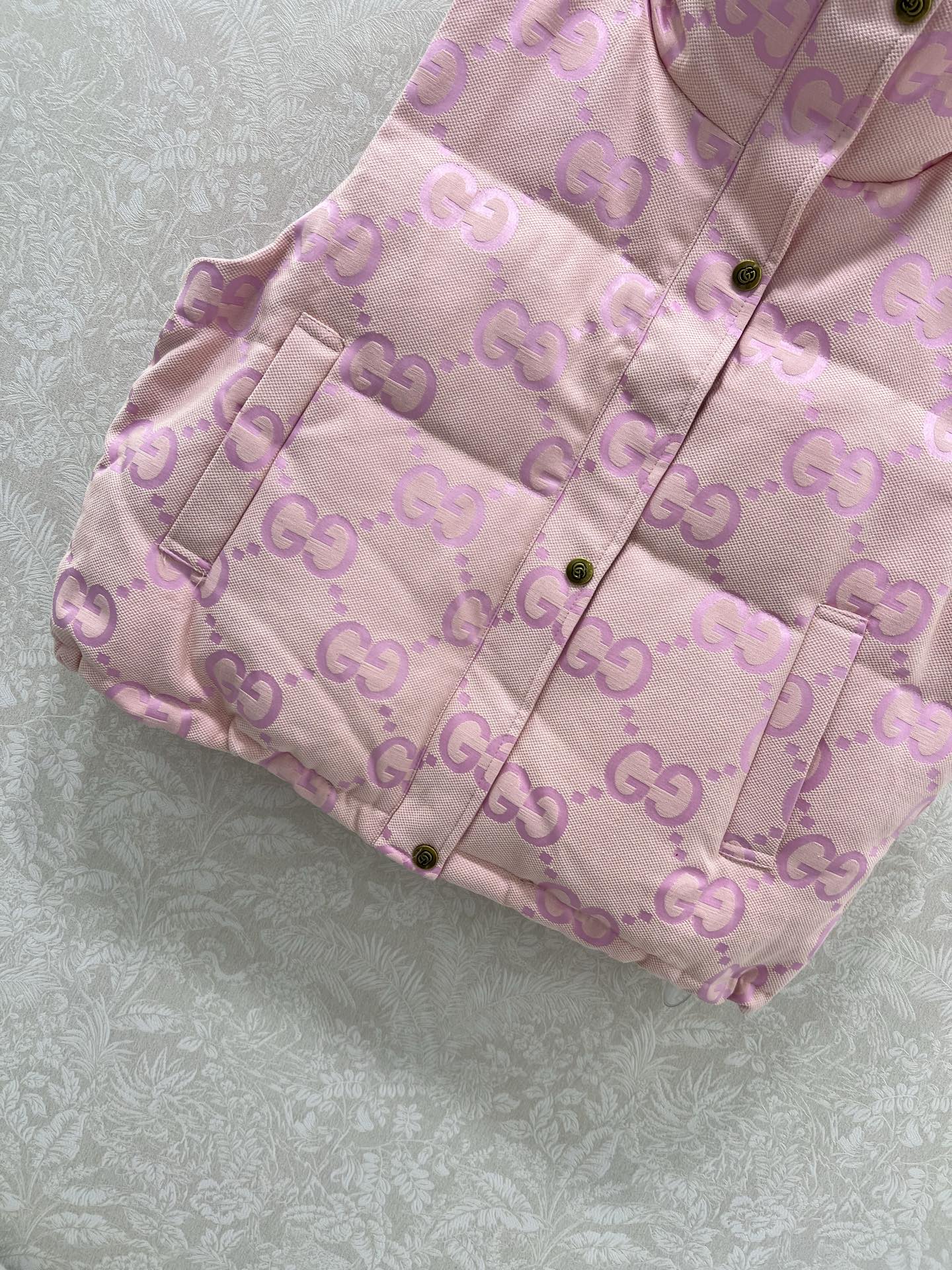 🔥🔥Gucc*25新款羽绒马甲 90白鸭绒 大g字母提花系列连帽撞色羽绒 满Logo印花 打造视觉层次感