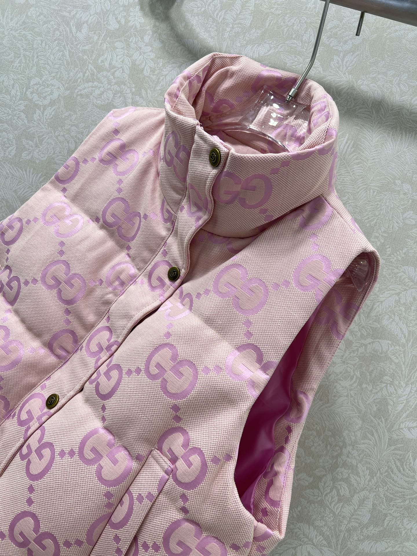 🔥🔥Gucc*25新款羽绒马甲 90白鸭绒 大g字母提花系列连帽撞色羽绒 满Logo印花 打造视觉层次感