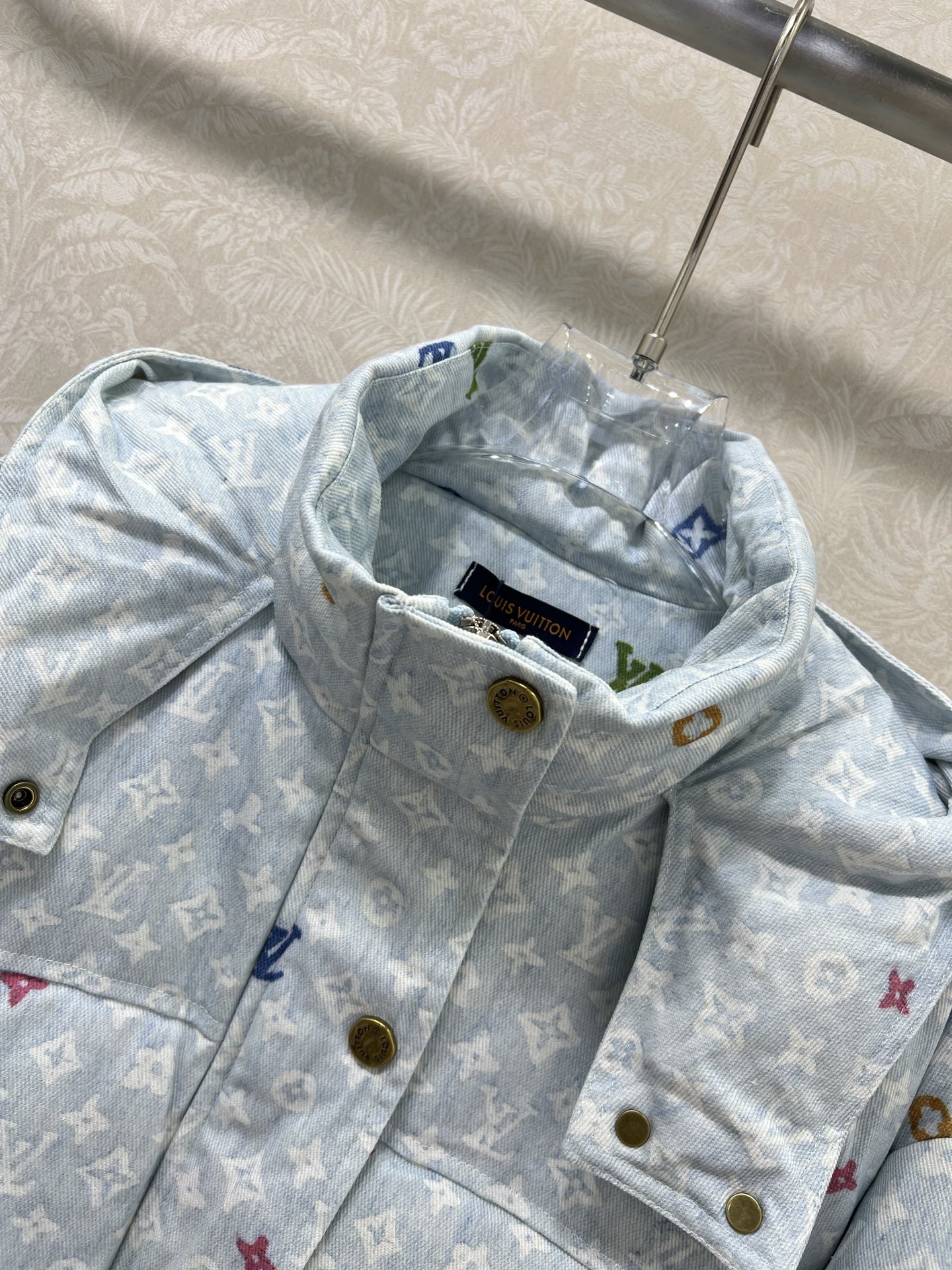 🔥🔥Louis Vui*ton 25新款羽绒服 90白鸭绒 彩色老花字母提花系列连帽撞色羽绒 满Logo