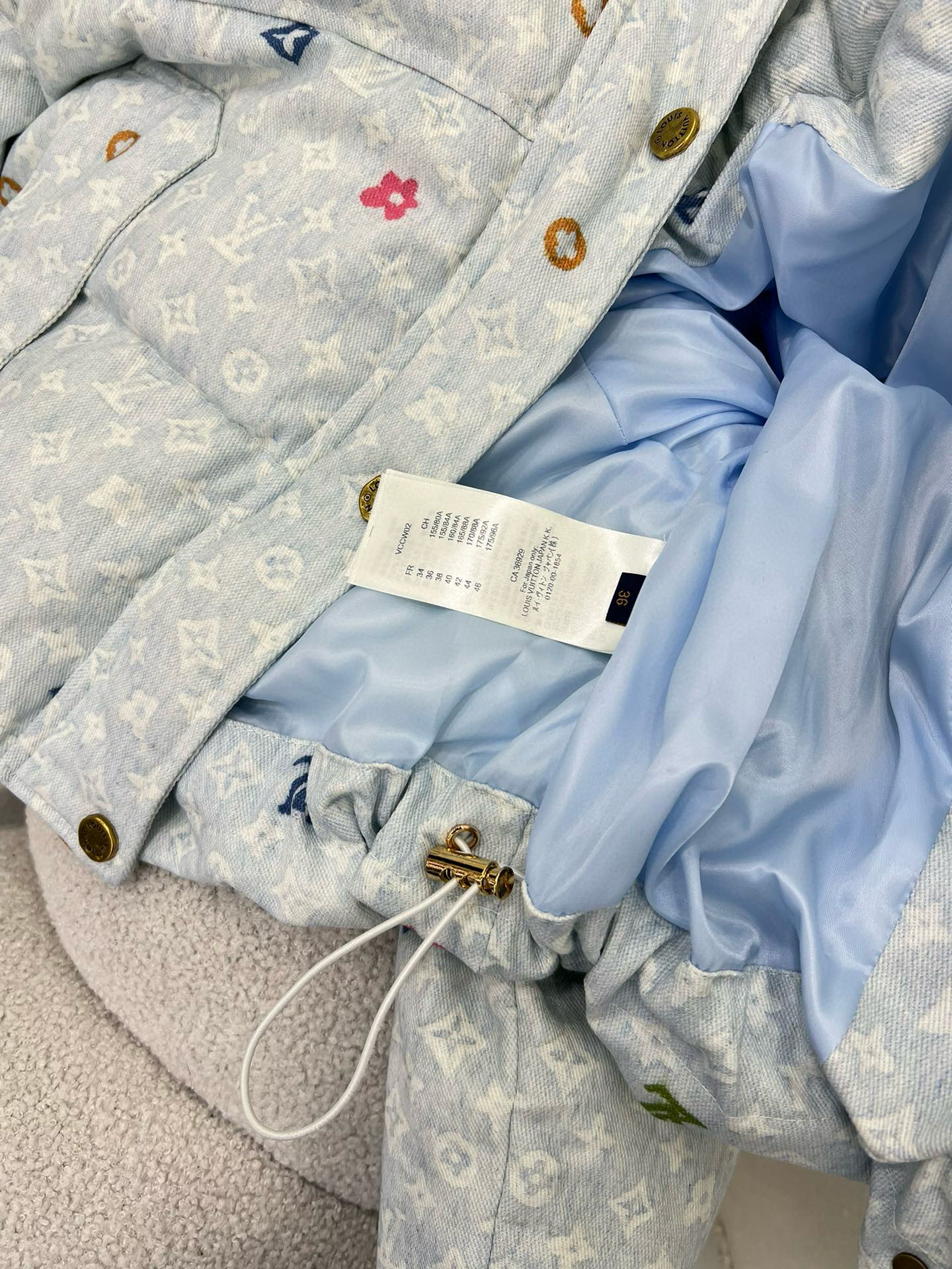 🔥🔥Louis Vui*ton 25新款羽绒服 90白鸭绒 彩色老花字母提花系列连帽撞色羽绒 满Logo