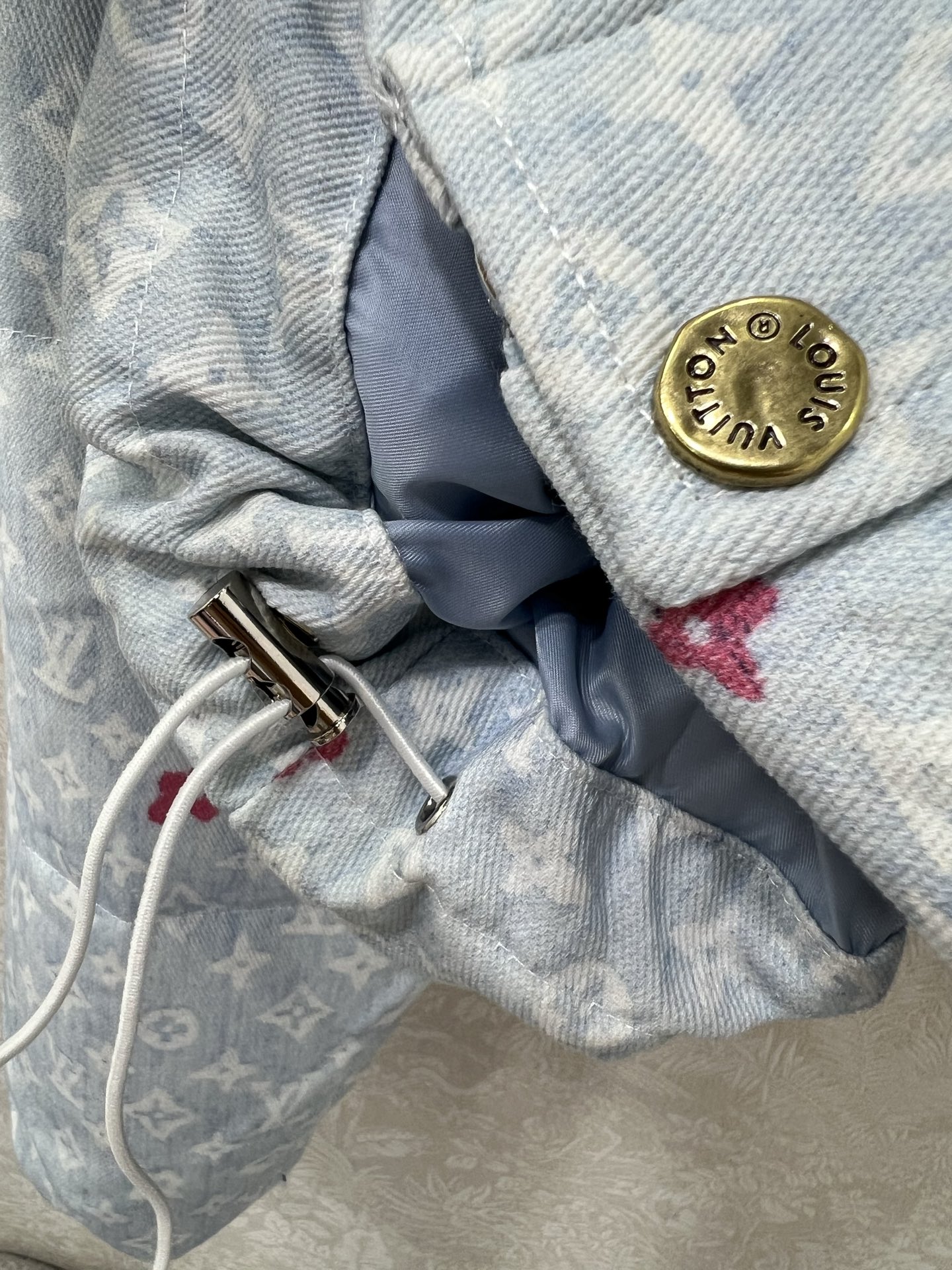 🔥🔥Louis Vui*ton 25新款羽绒服 90白鸭绒 彩色老花字母提花系列连帽撞色羽绒 满Logo