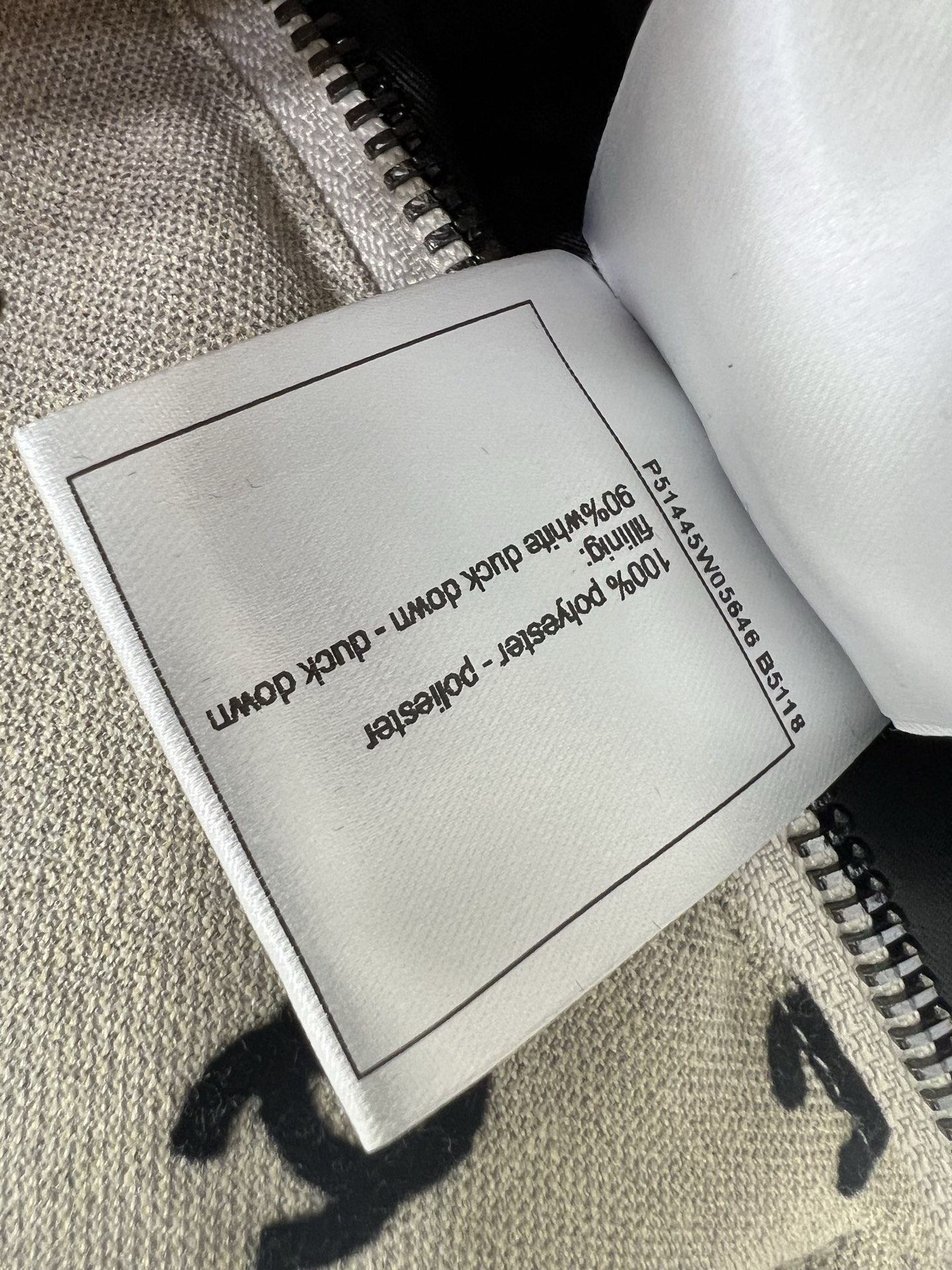 🔥🔥chan*l 25新款小立领植绒绸缎羽绒外套 90白鸭绒 双c logo植绒满印时髦好看 版型很赞 