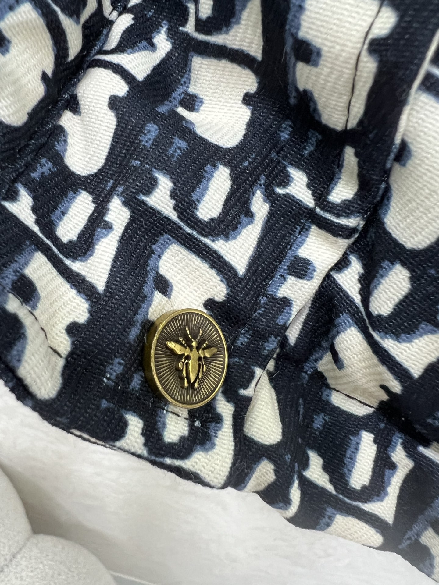 🔥🔥DIO*25新款连帽羽绒马甲 90白鸭绒 帽子可拆卸 满幅字母印花系列连帽羽绒马甲 满Logo印花 