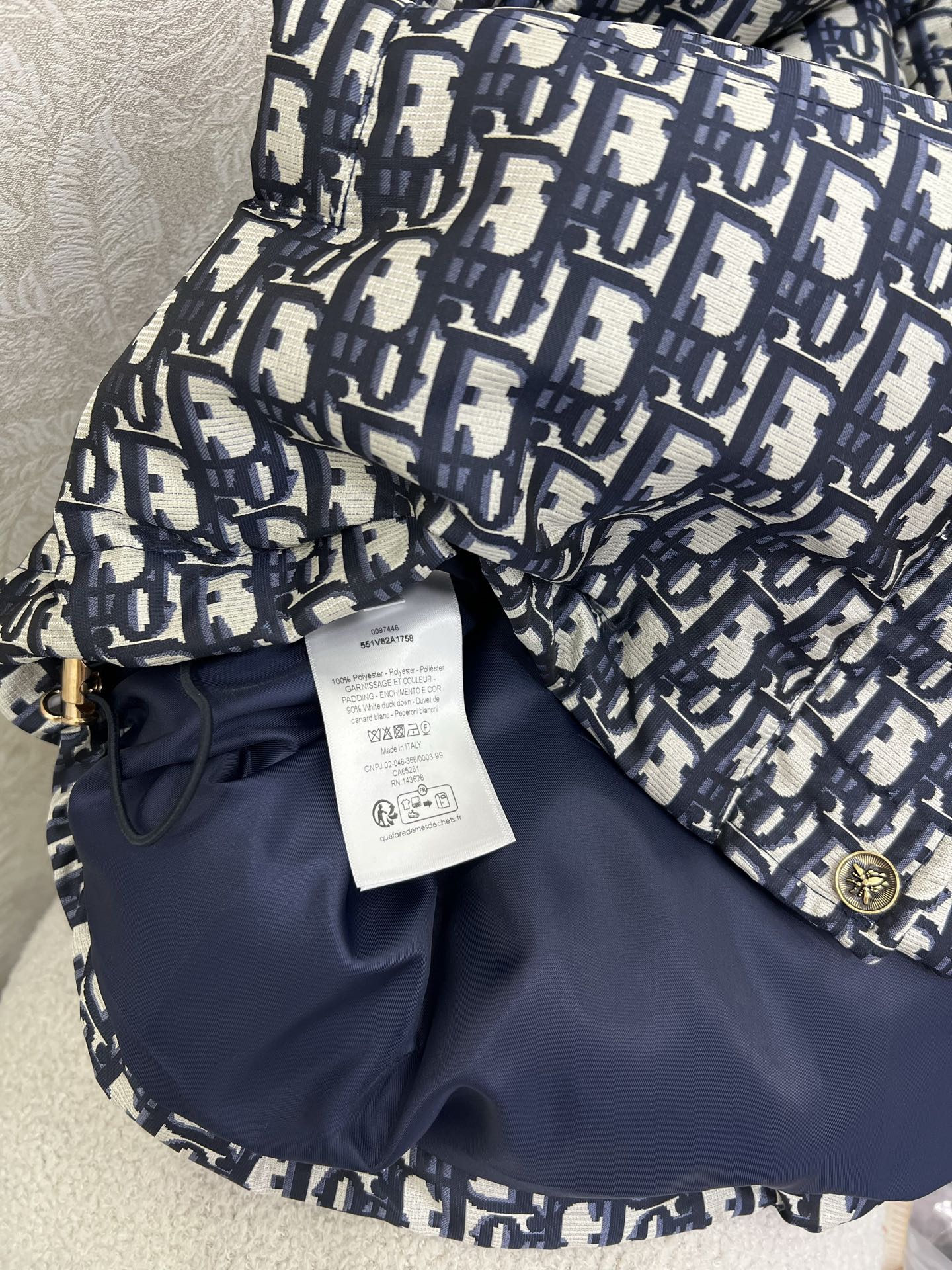 🔥🔥DIO*25新款立领羽绒马甲 90白鸭绒 帽子可拆卸 满幅字母印花以及经典丛林动物印花羽绒马甲 打造